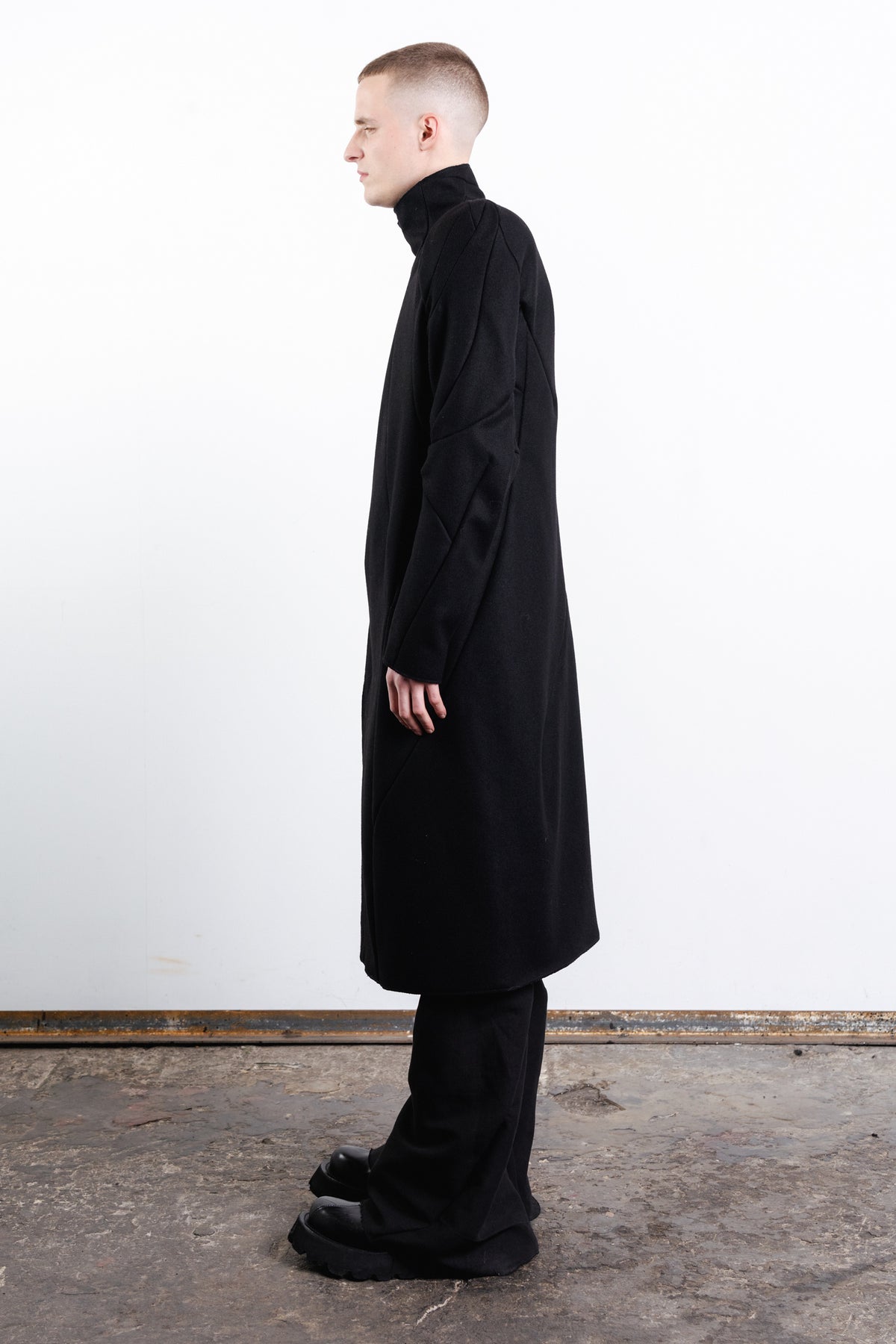 DISTORTION POWER SHOULDER COAT