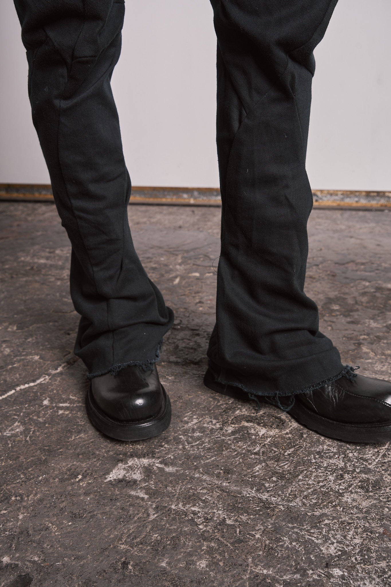 DISTORTION SCULPTURE PANTS