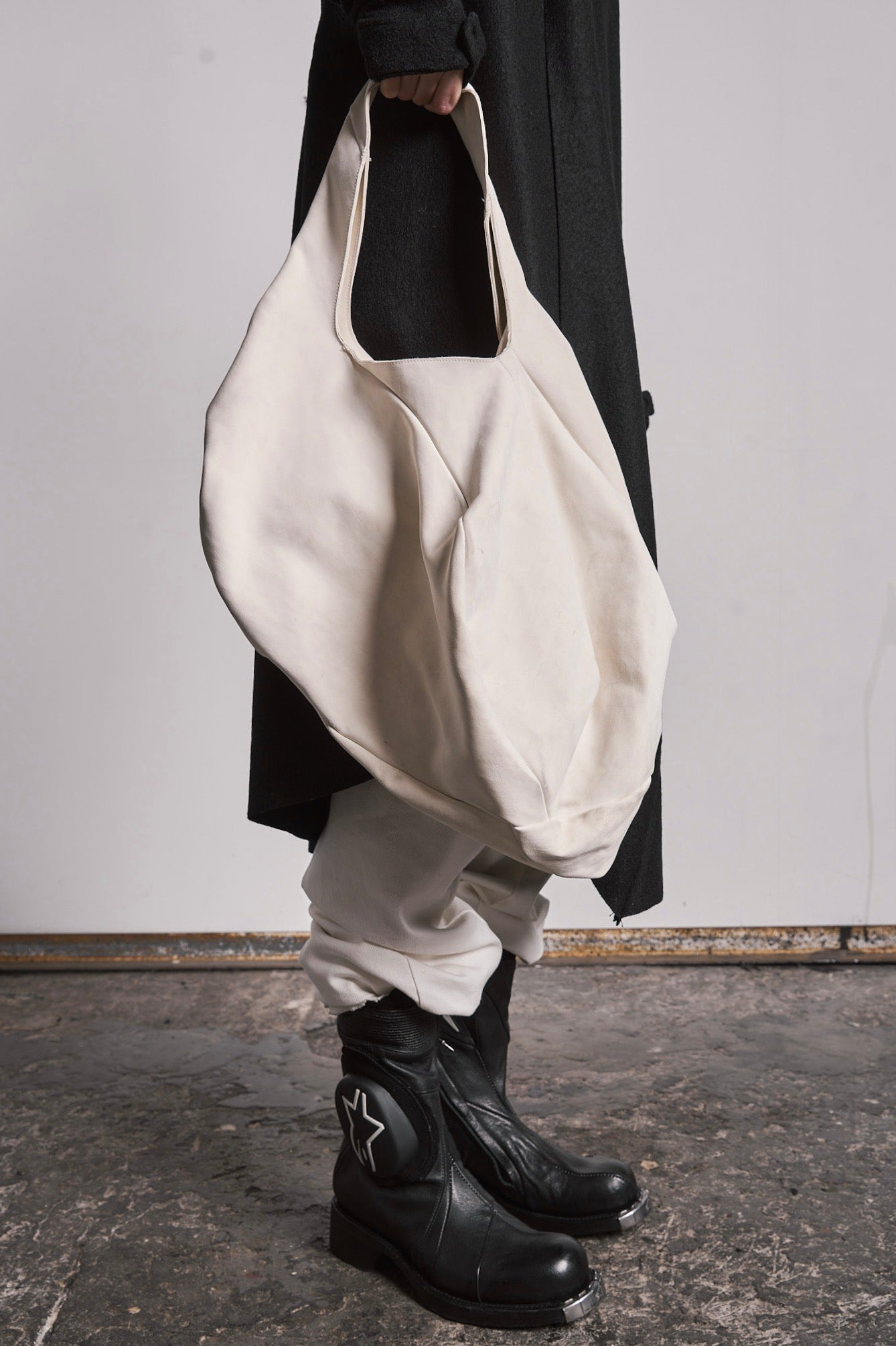 DISTORTION TOTE BAG