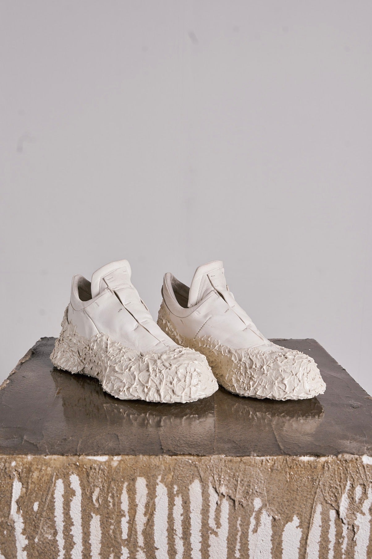 DISTORTION FEATHERWEIGHT LOW TOP SNEAKER SYMBIOSIS