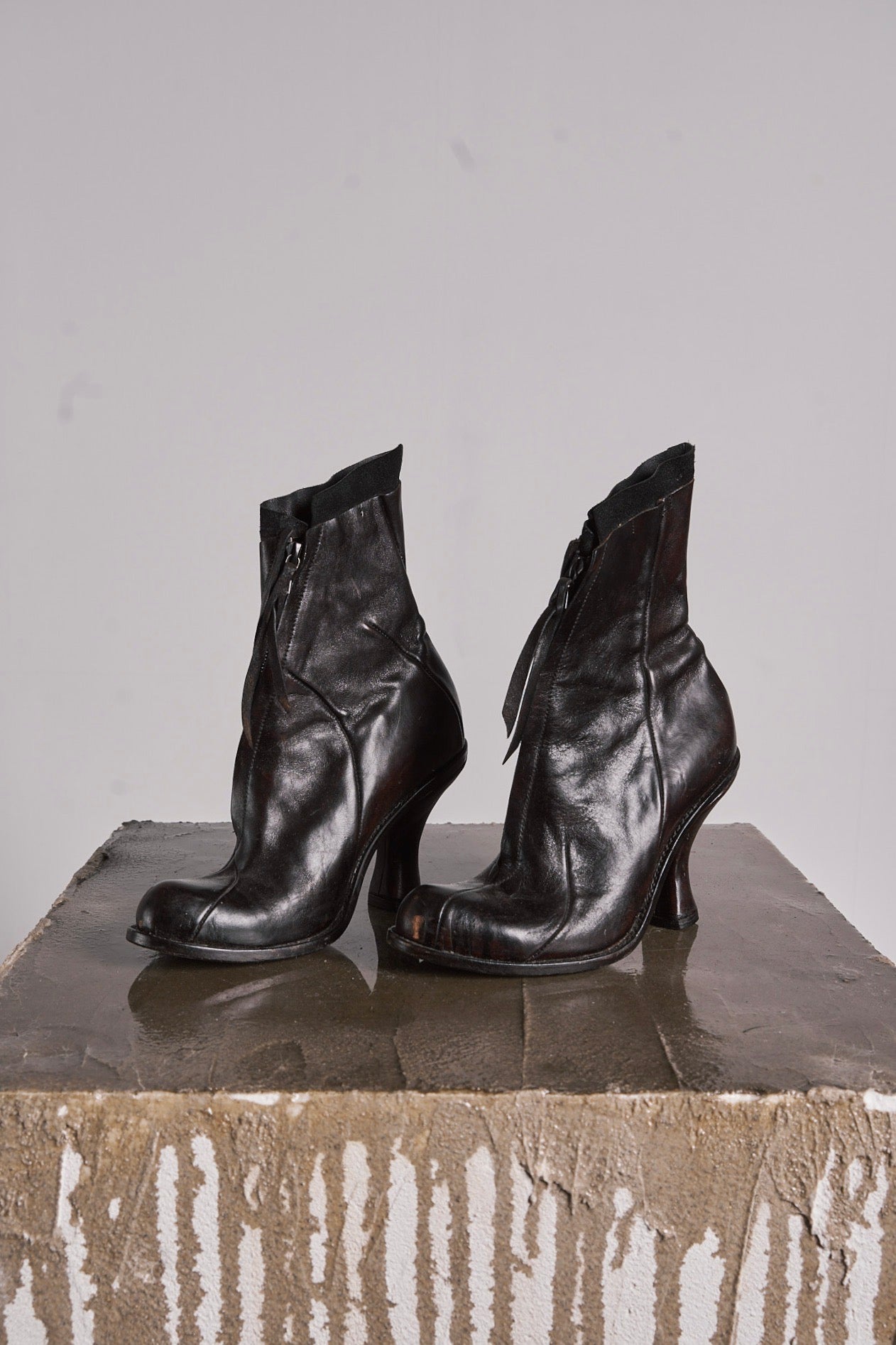 DISTORTION HEEL