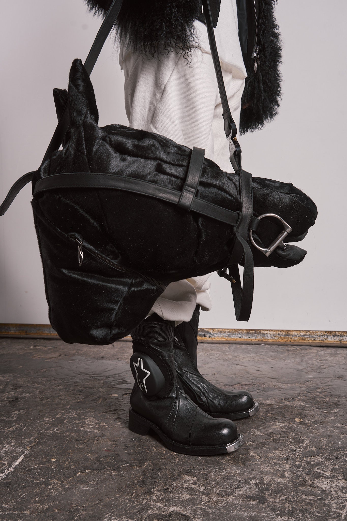 DISTORTION HORSE HEAD BAG