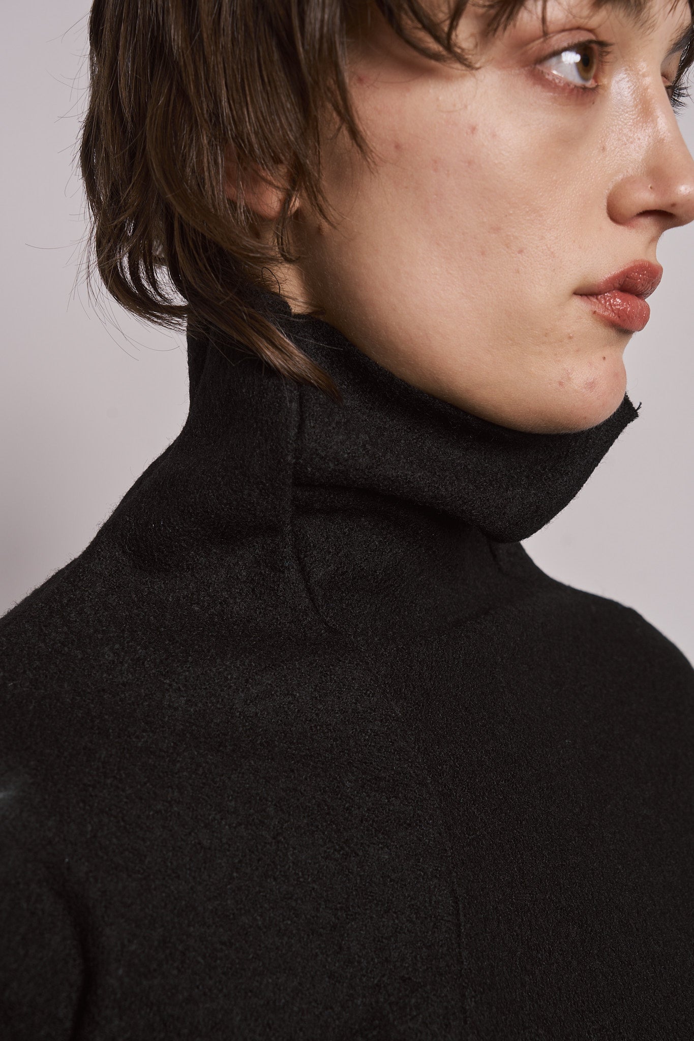 DISTORTION TURTLENECK