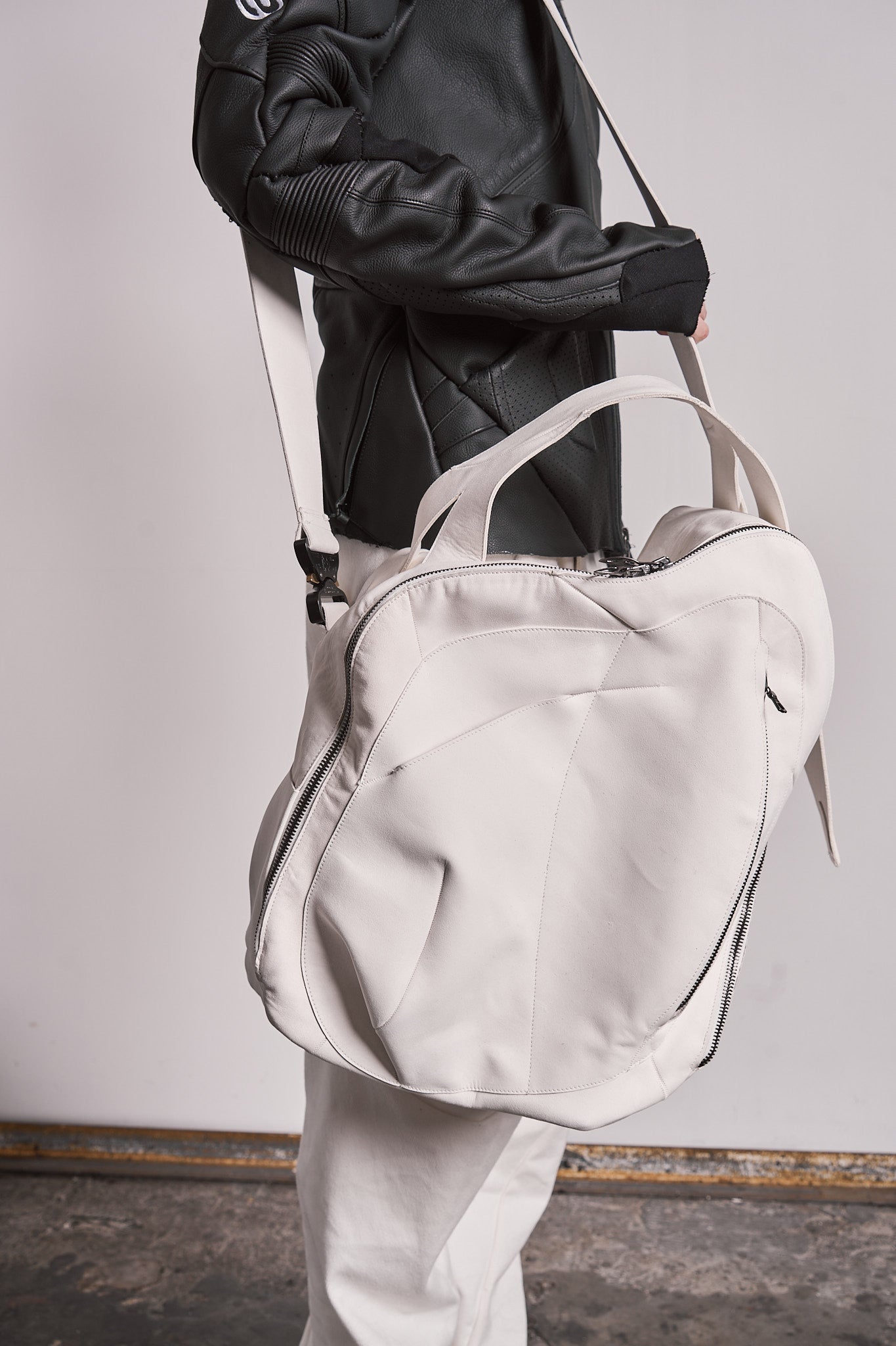 DISTORTION CANISTER BAG