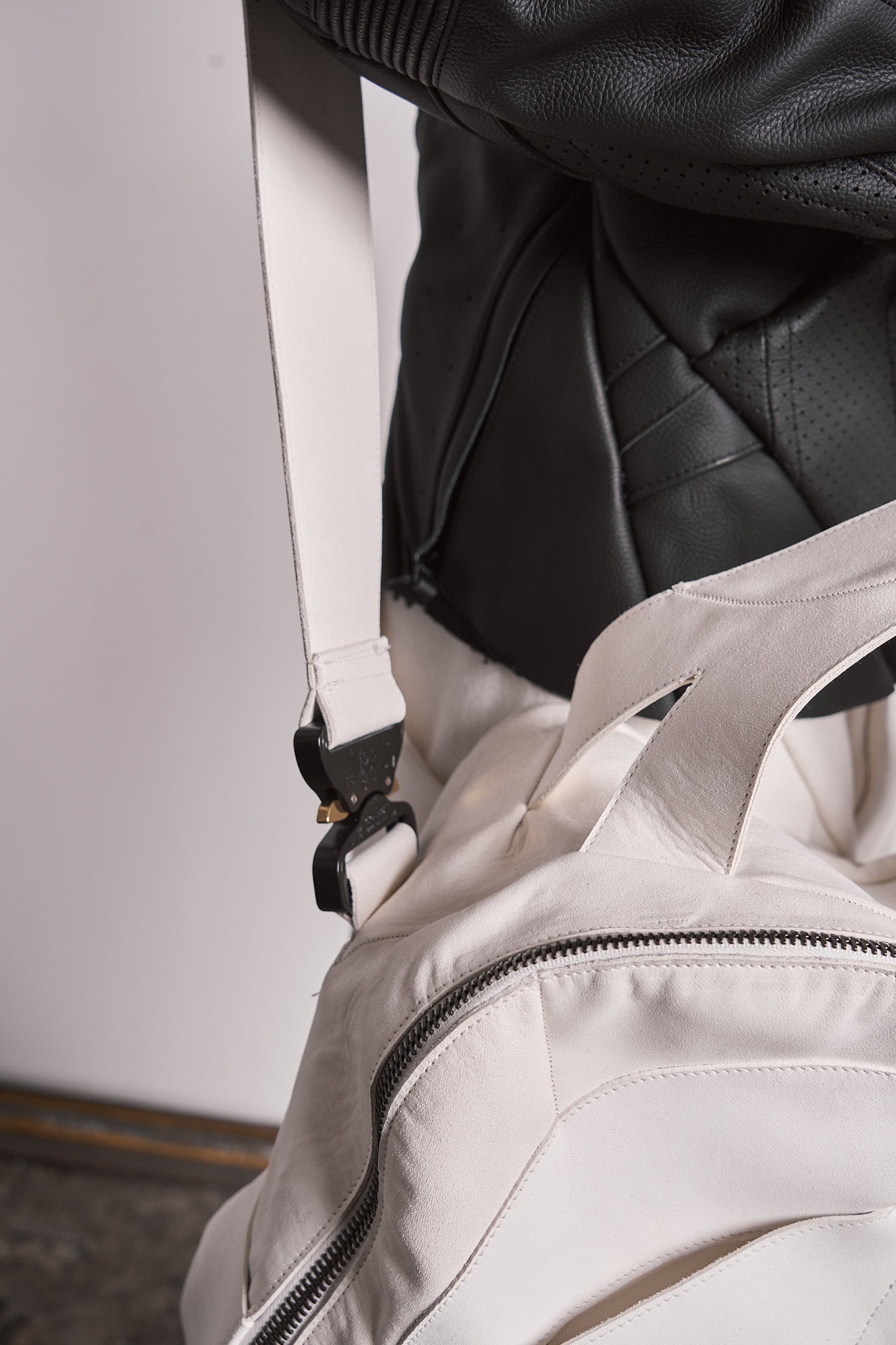 DISTORTION CANISTER BAG