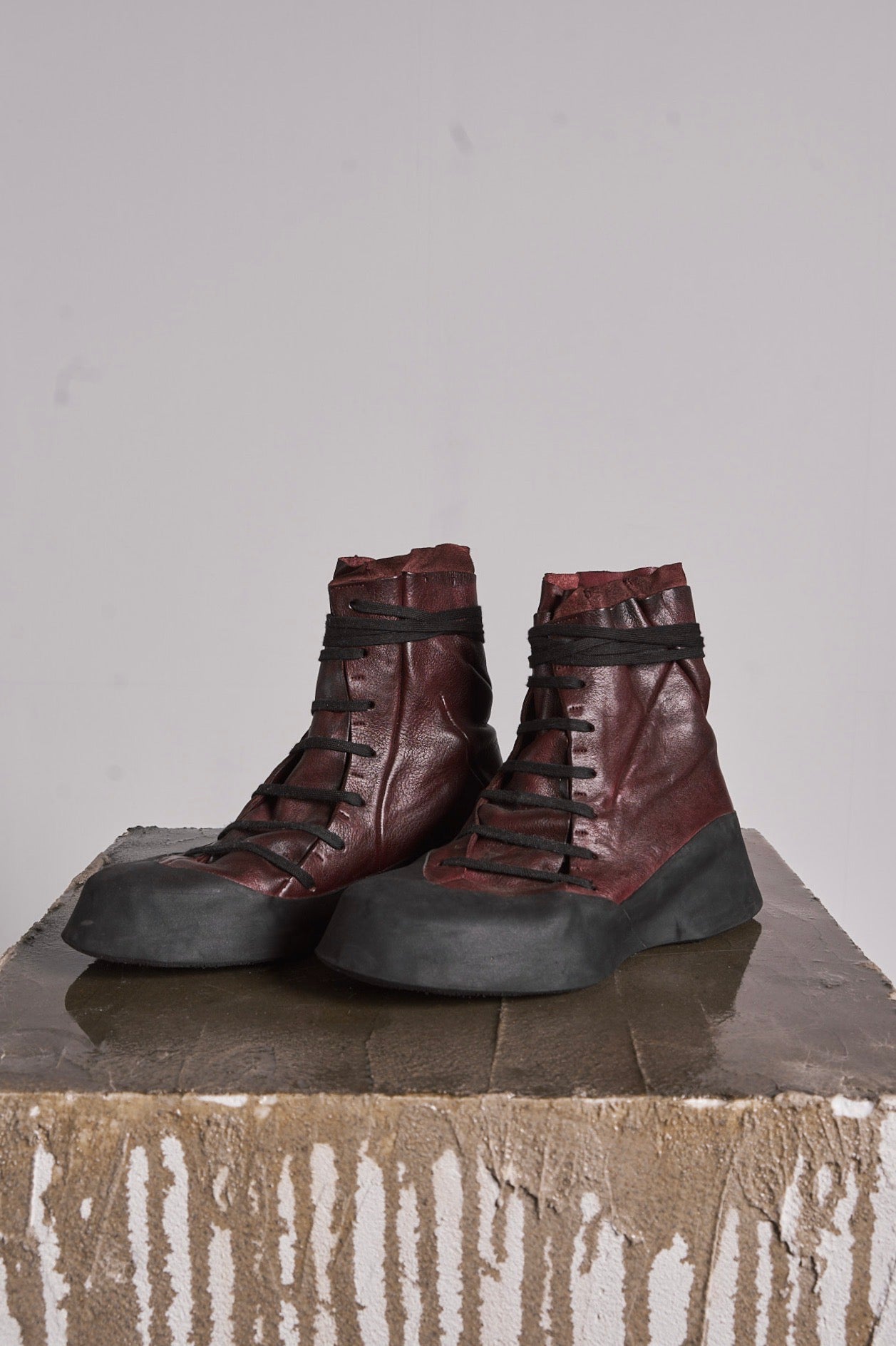 DISTORTION FEATHERWEIGHT HIGH TOP SNEAKER