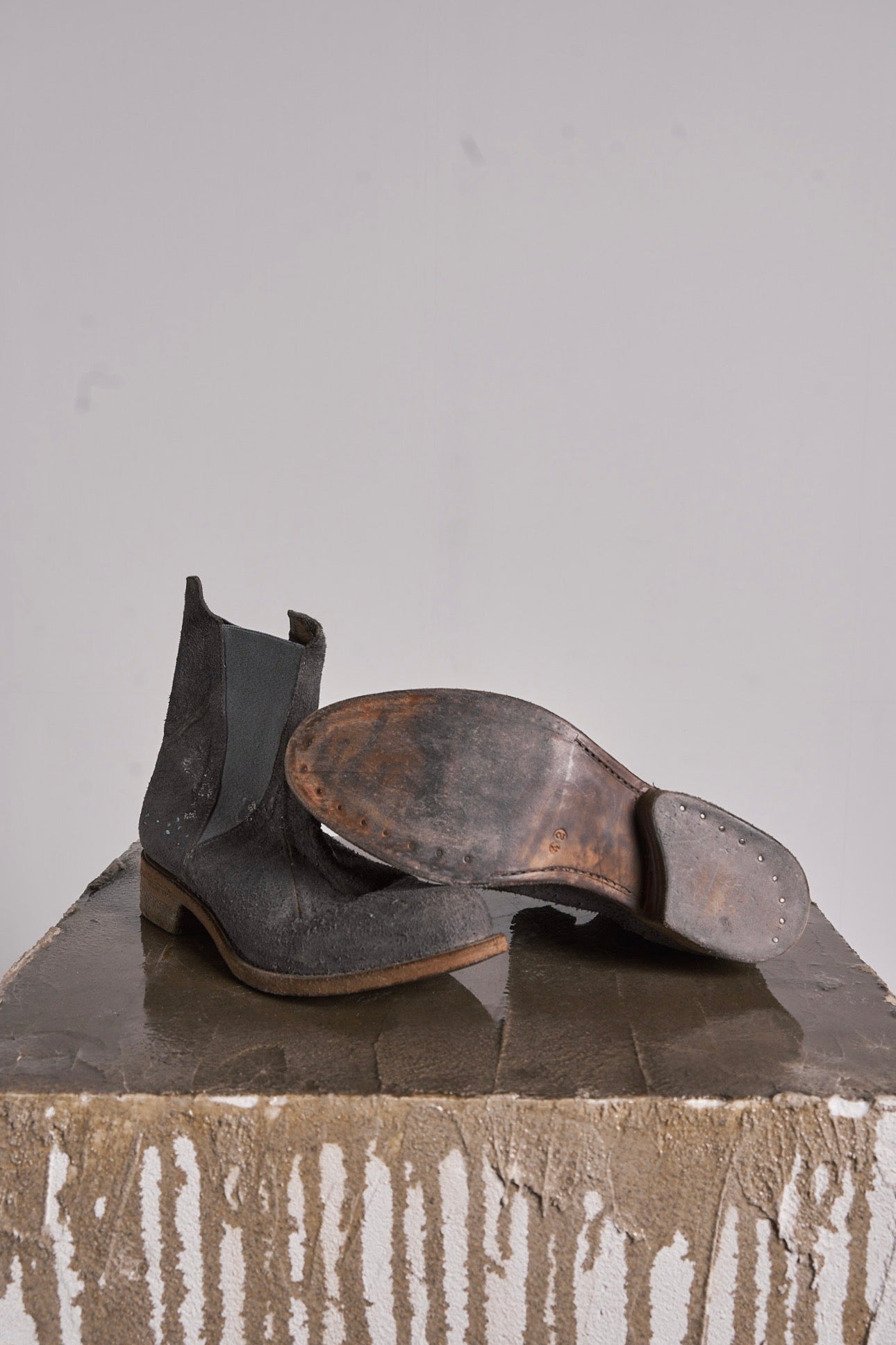 DISTORTION POINTED CHELSEA BOOT