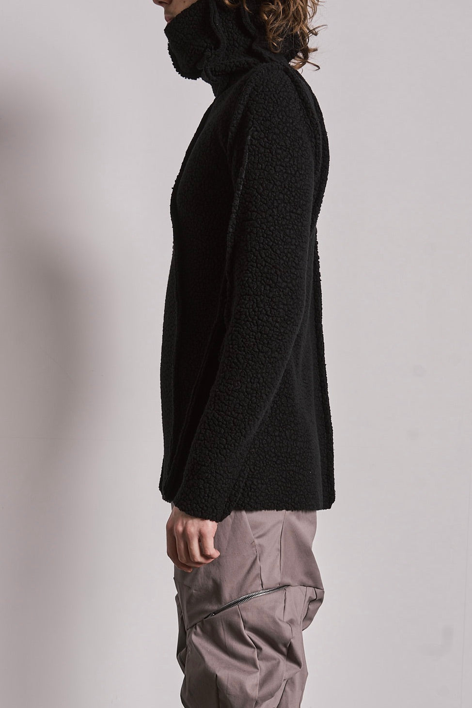 DISTORTION TURTLENECK