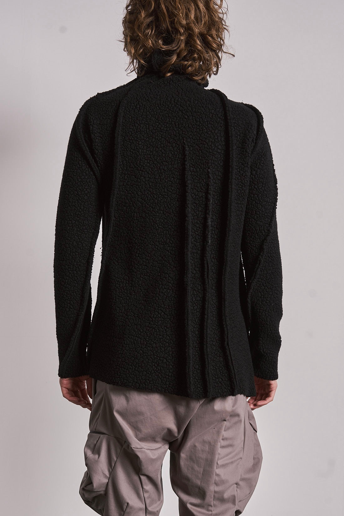 DISTORTION TURTLENECK
