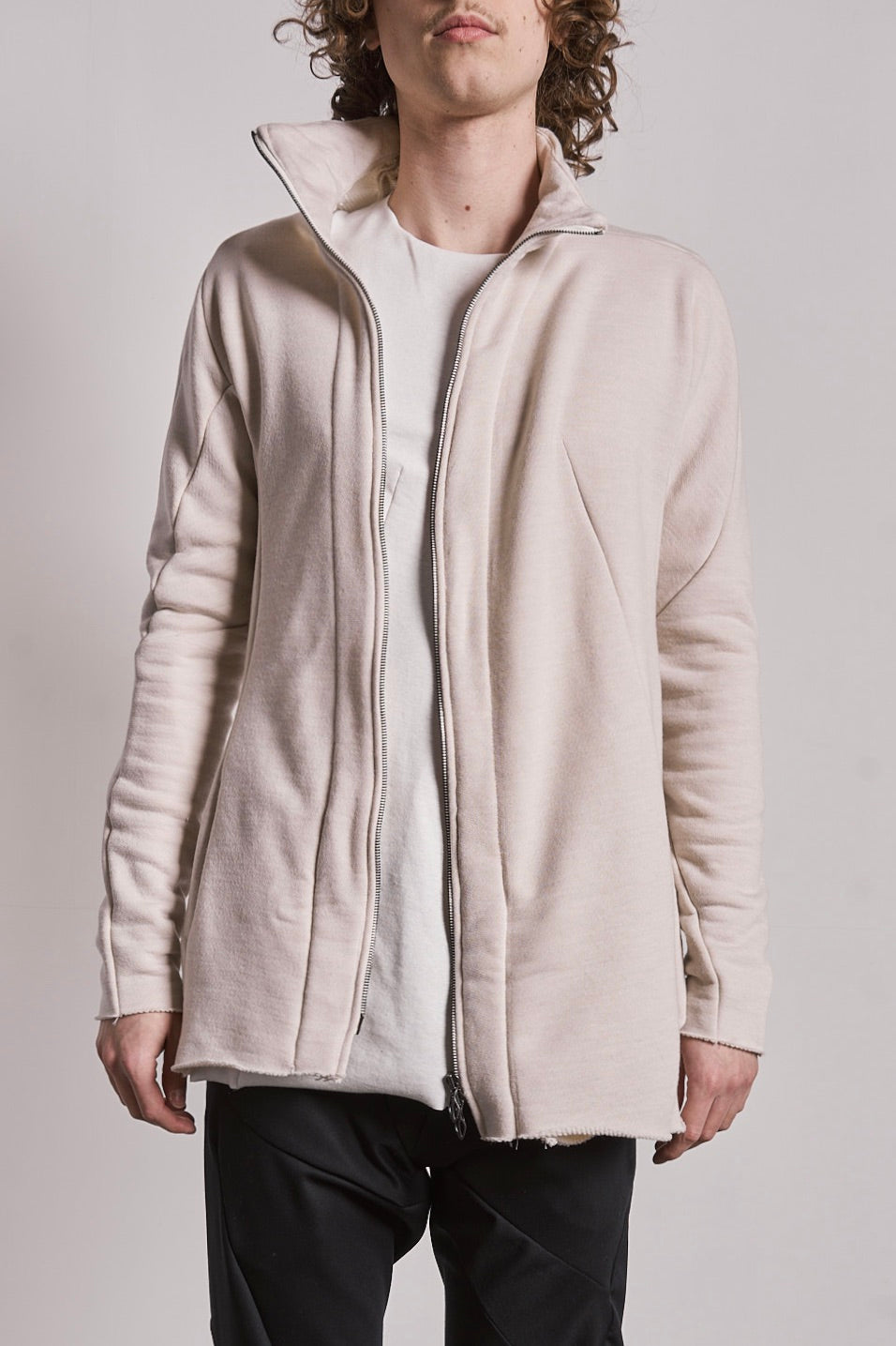 DISTORTION SHORT TURTLENECK ZIPPED