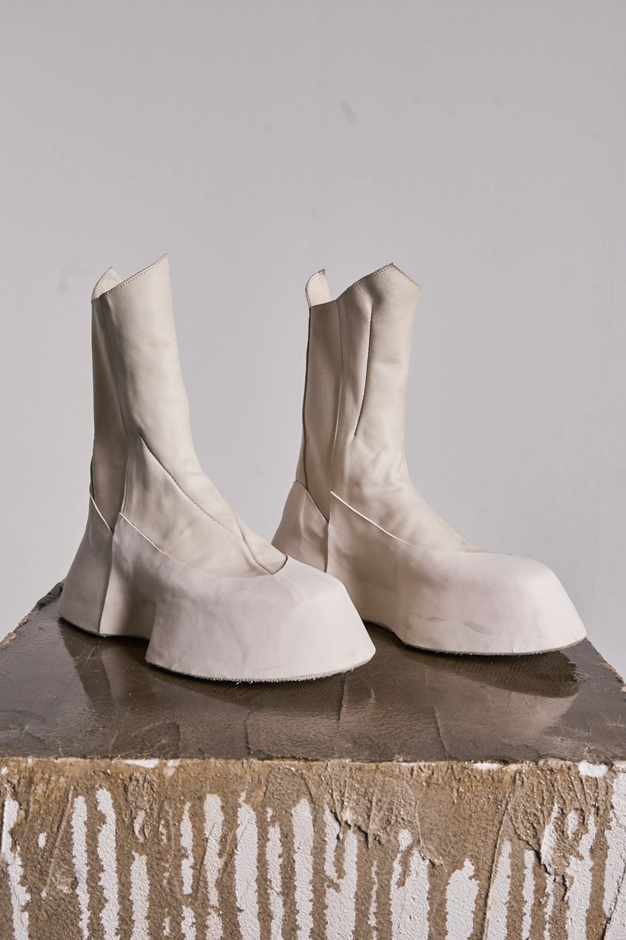 DISTORTION FEATHERWEIGHT HYBRID SNEAKER