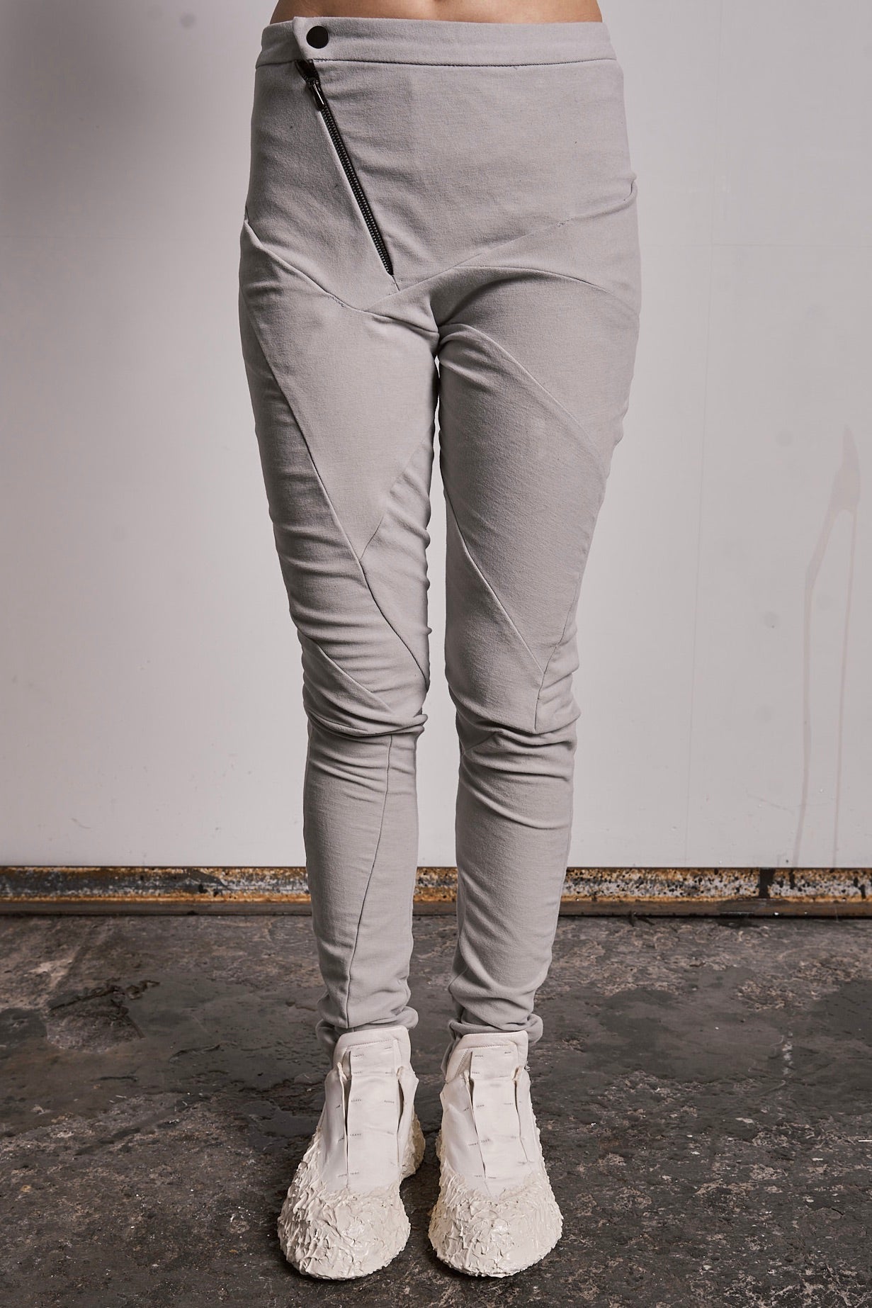 DISTORTION FITTED LONG PANTS