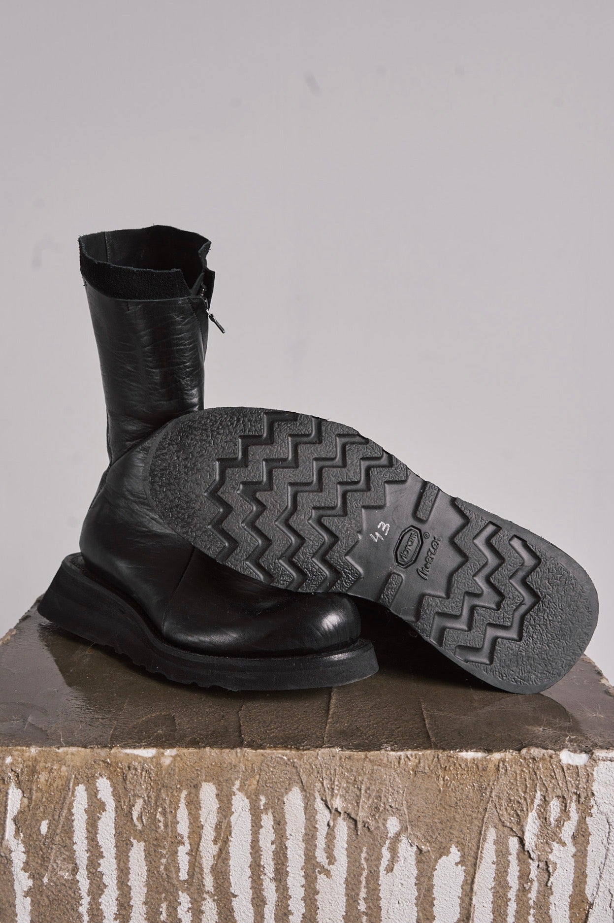 DISTORTION SCULPTURE TALL BOOT