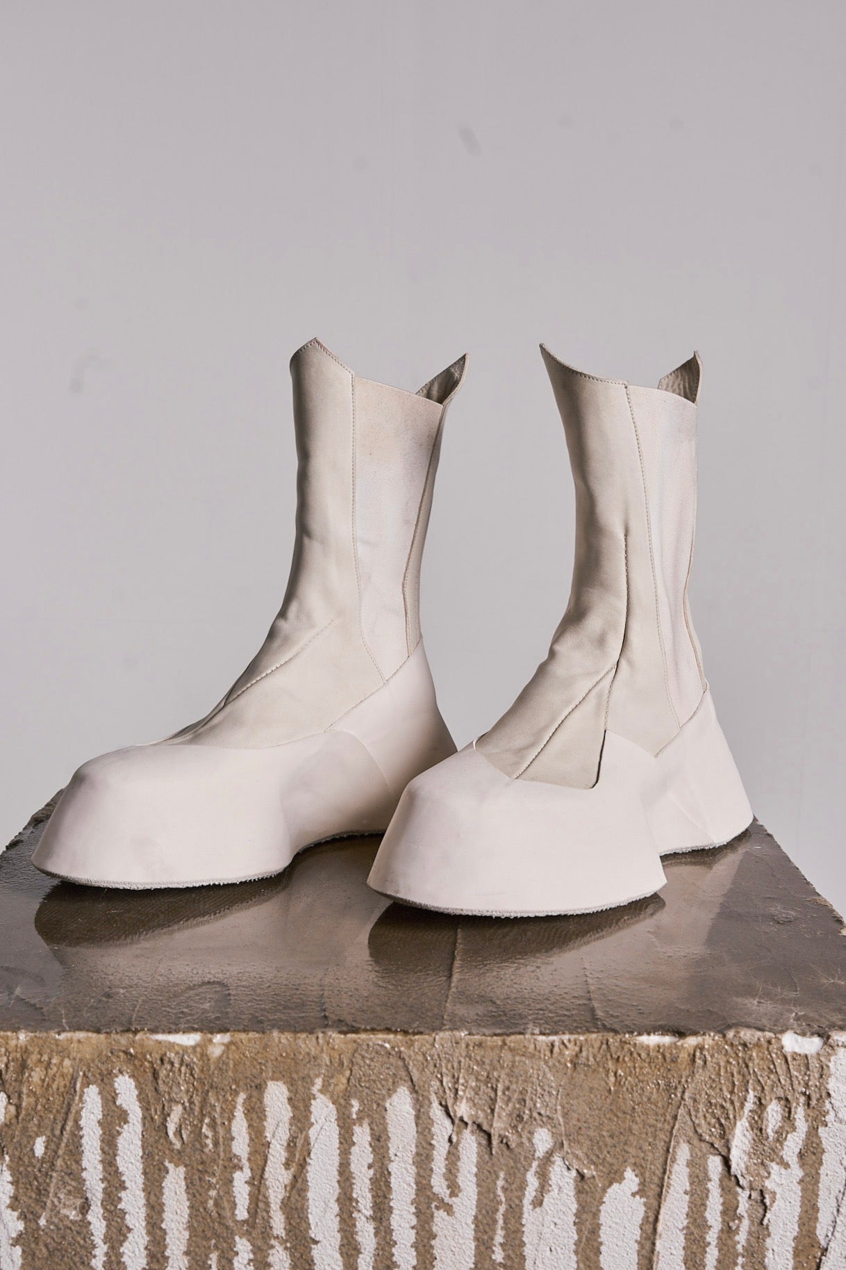 DISTORTION FEATHERWEIGHT HYBRID SNEAKER