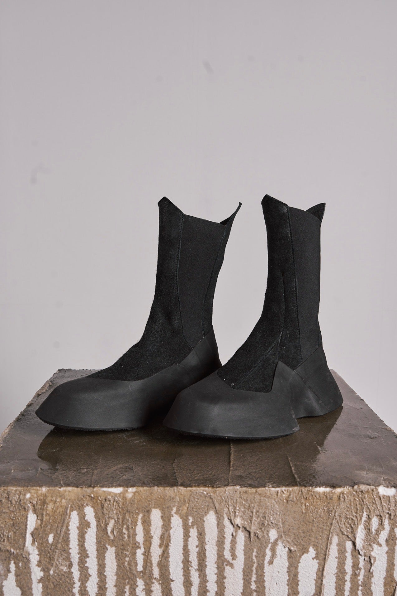 DISTORTION FEATHERWEIGHT HYBRID SNEAKER