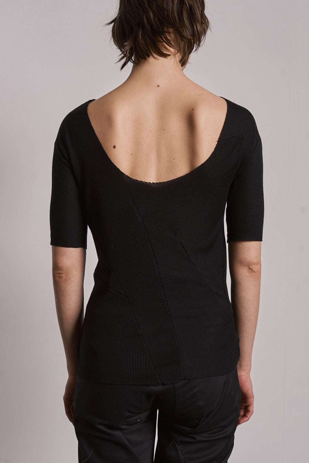 DISTORTION LOW BACK T-SHIRT