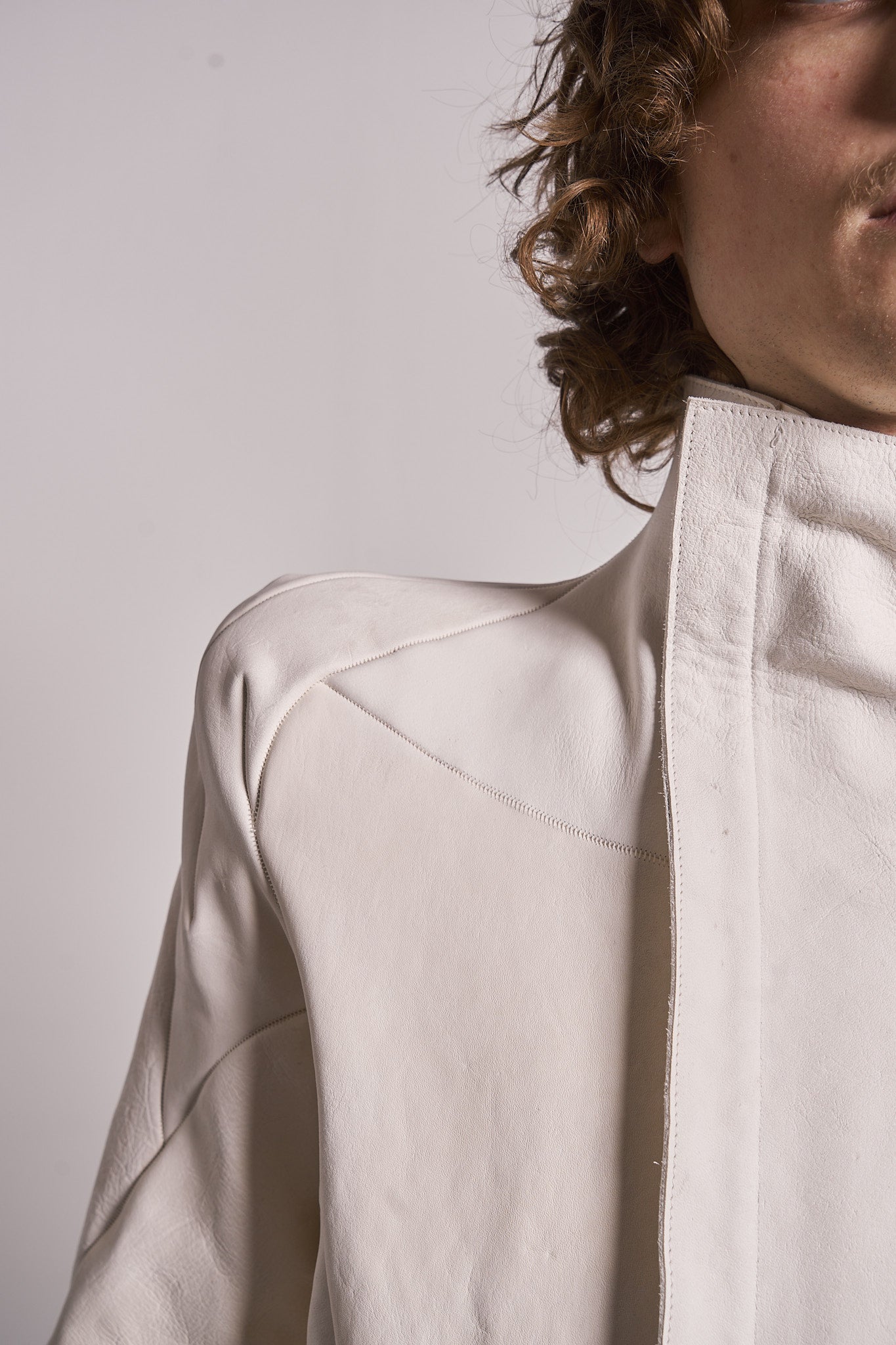 DISTORTION POWER SHOULDER COAT