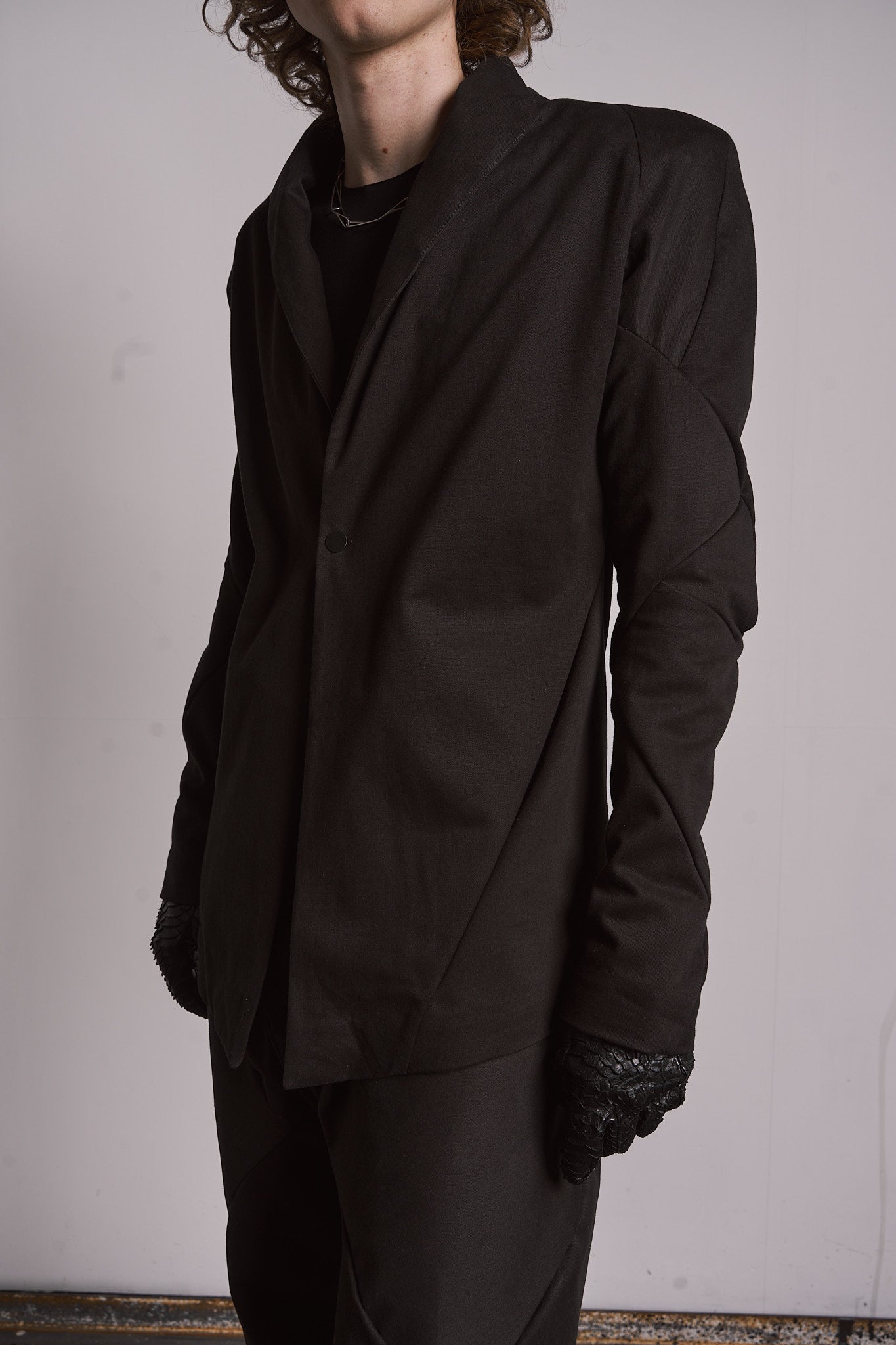 FORCED POWER SHOULDER BLAZER