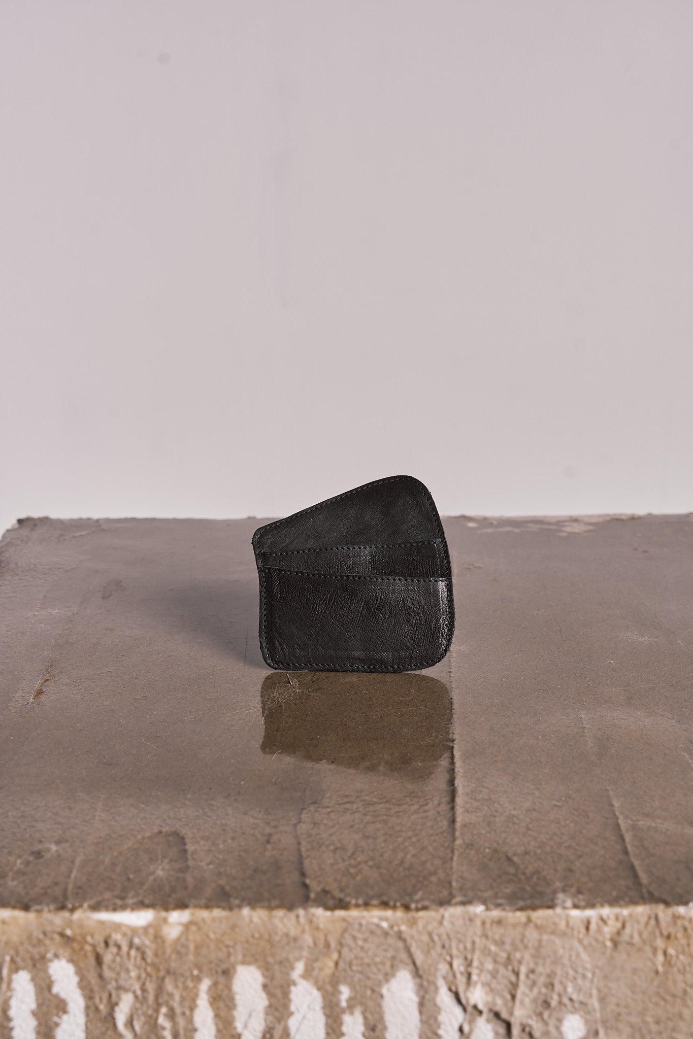 DISTORTION CARDHOLDER