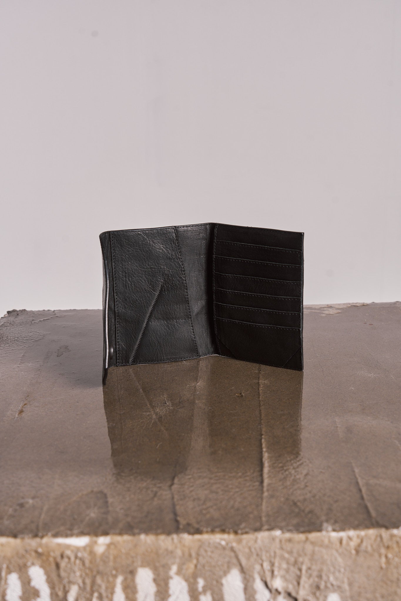 DISTORTION WALLET 1