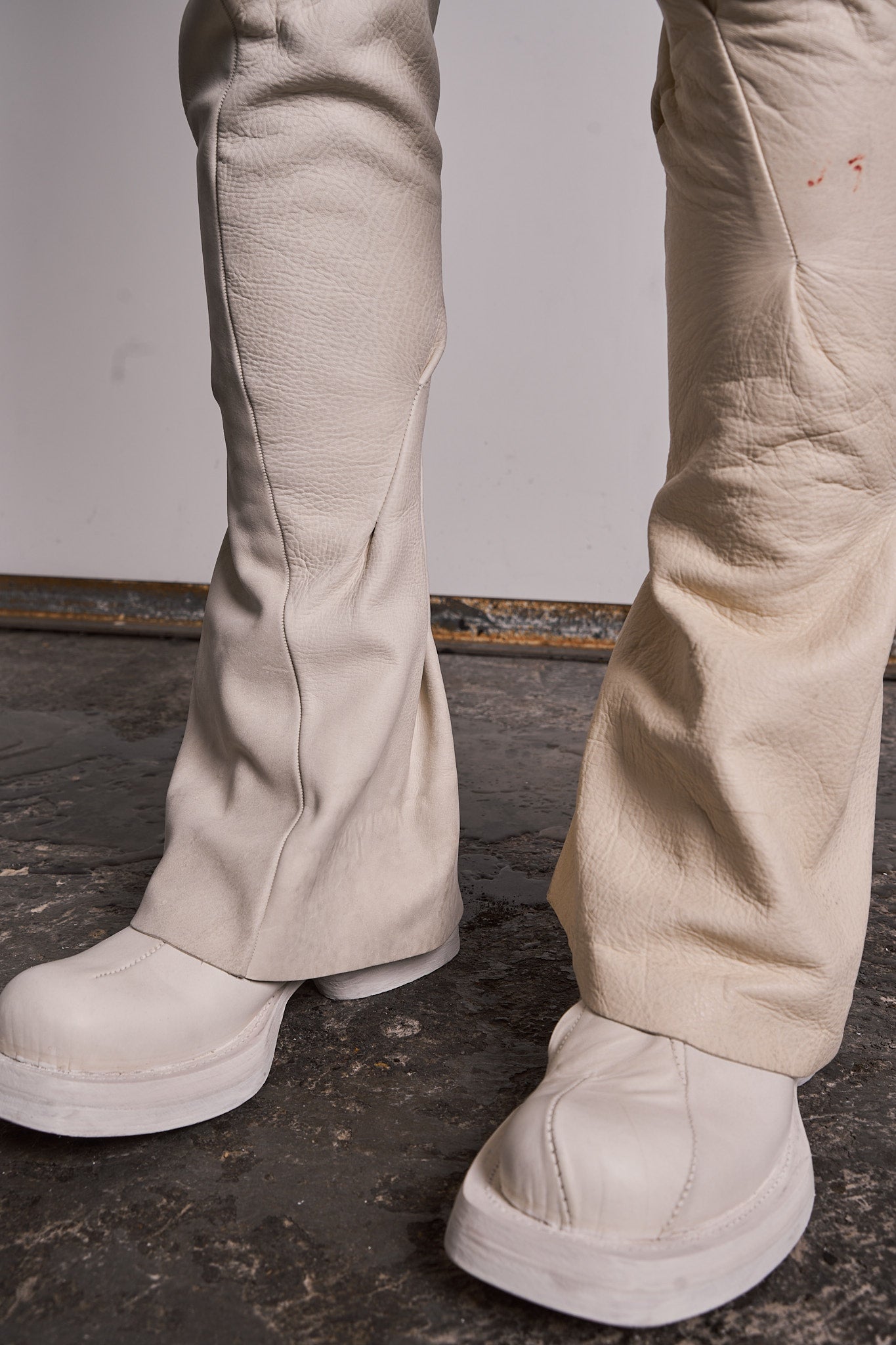 DISTORTION SCULPTURE PANTS