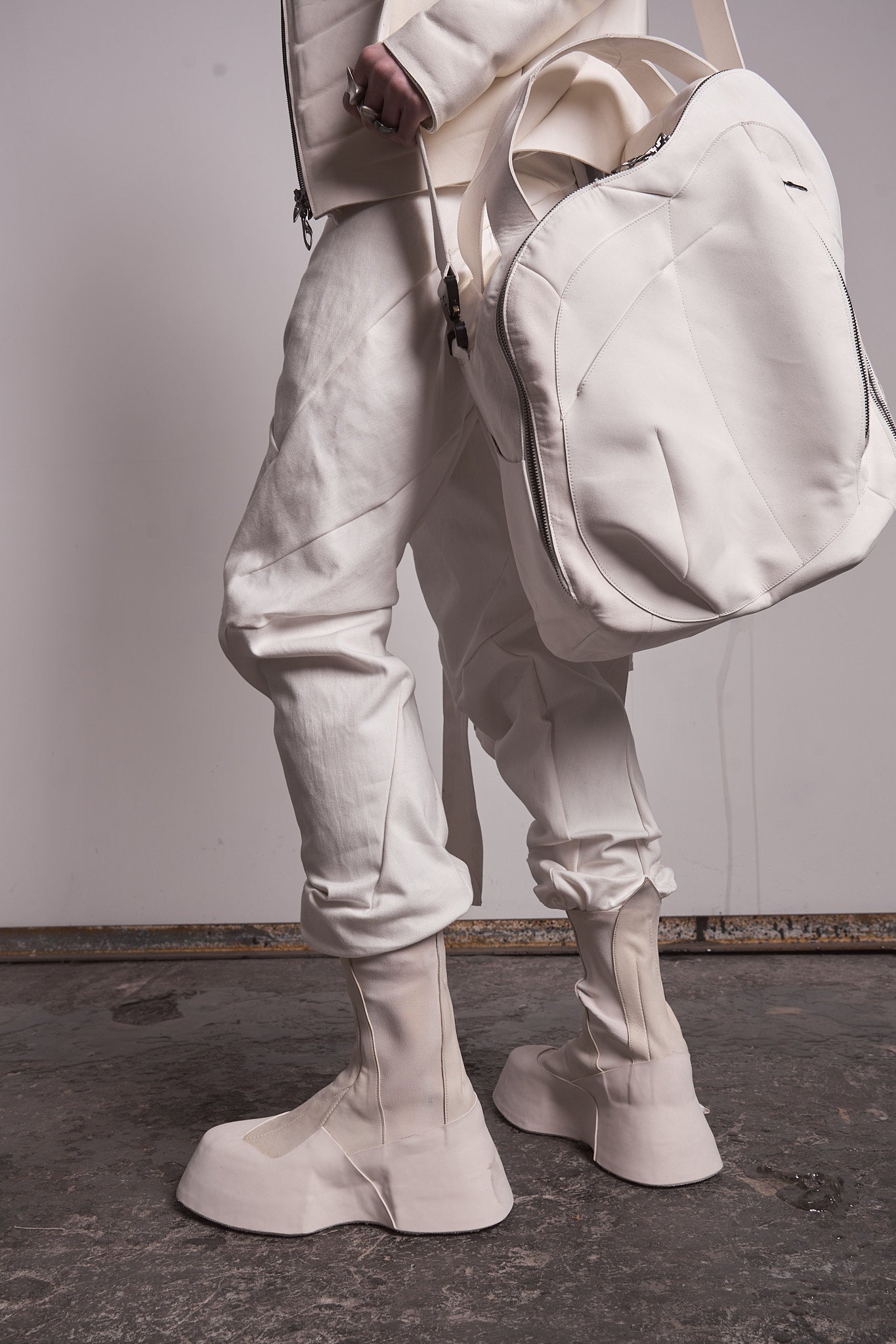 DISTORTION CANISTER BAG
