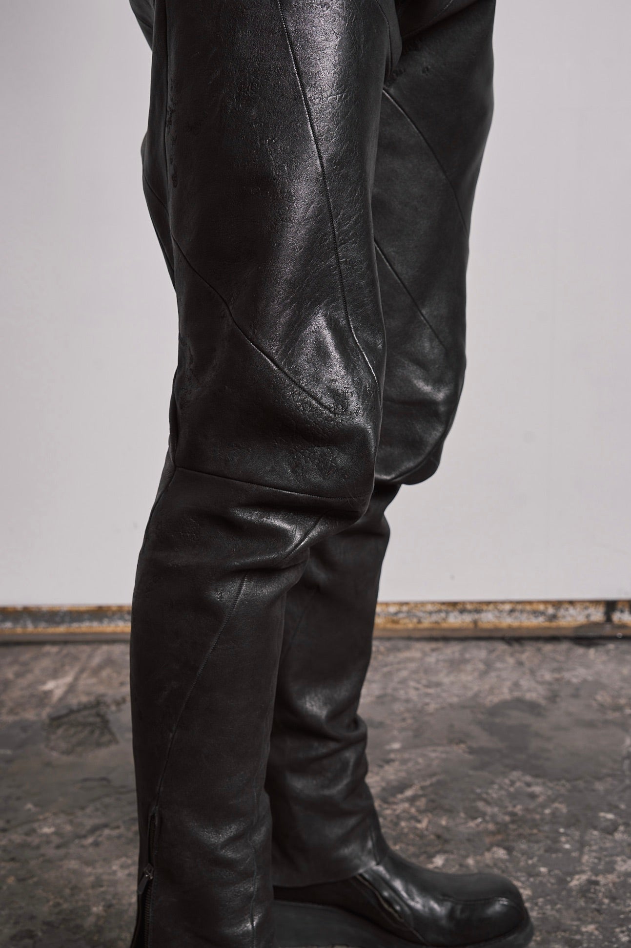 DISTORTION FITTED LONG PANTS