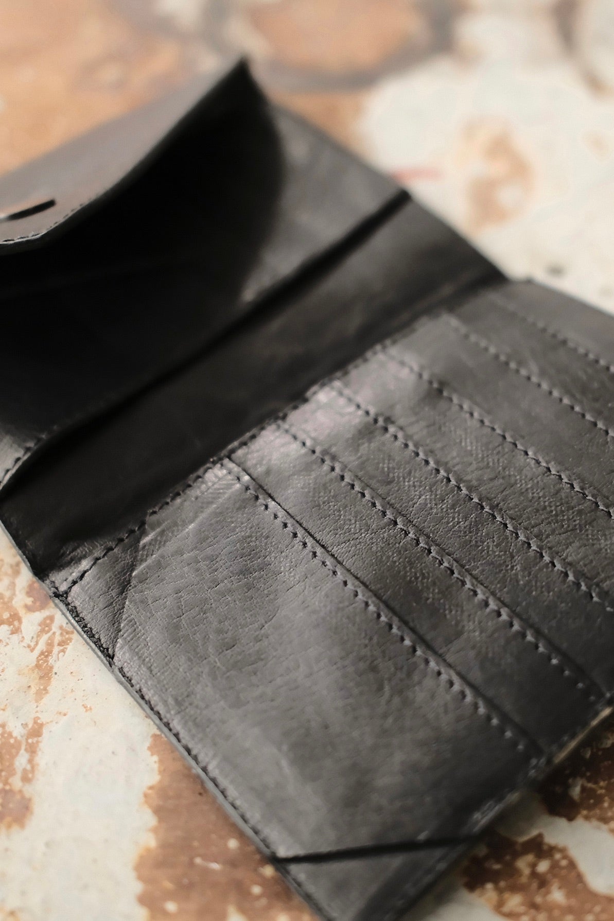 DISTORTION WALLET 1