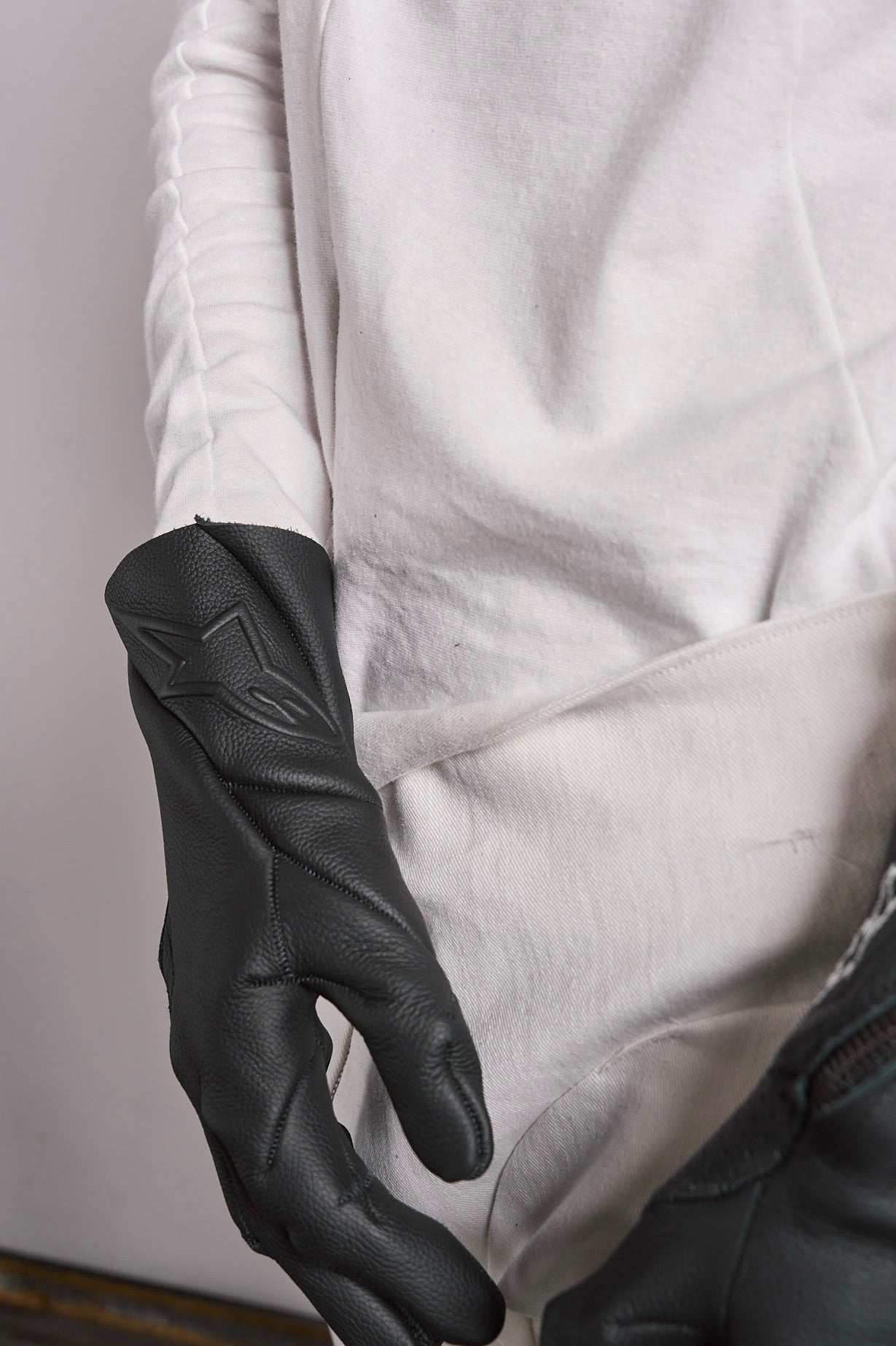 DISTORTION 5 FINGER GLOVES RSRV