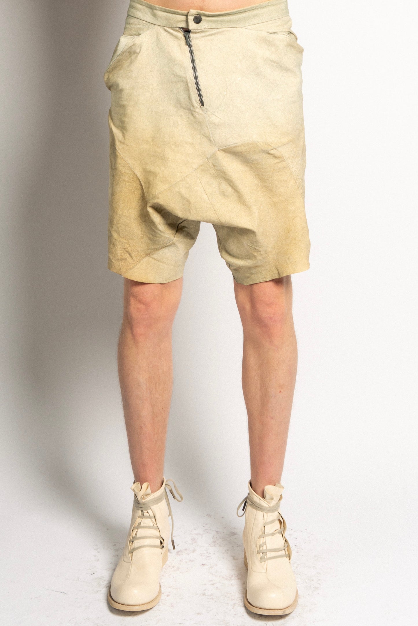 DISTORTION DROP CROTCH SHORT PANTS