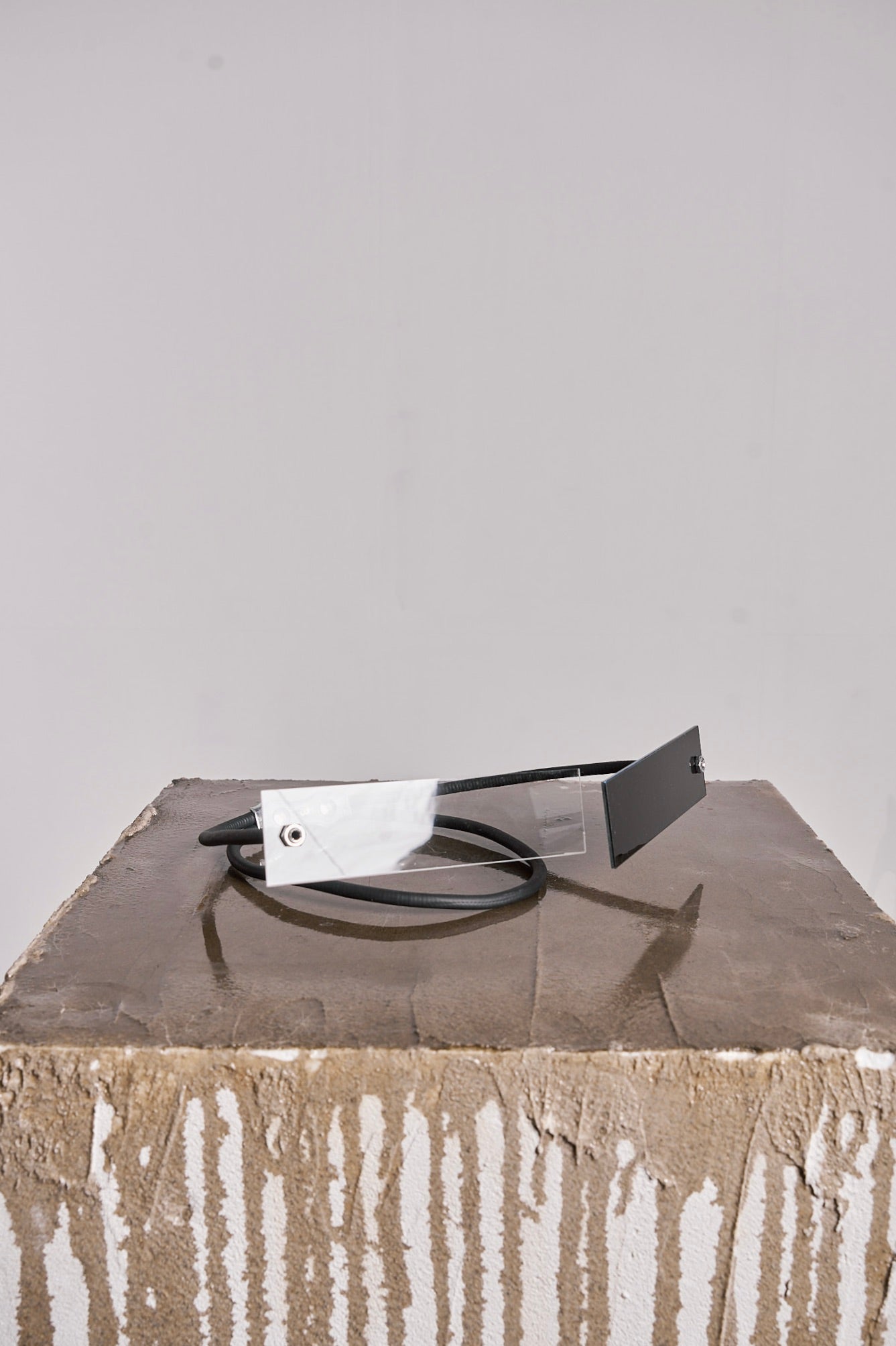 DISTORTION SELF REFELCTION GLASSES