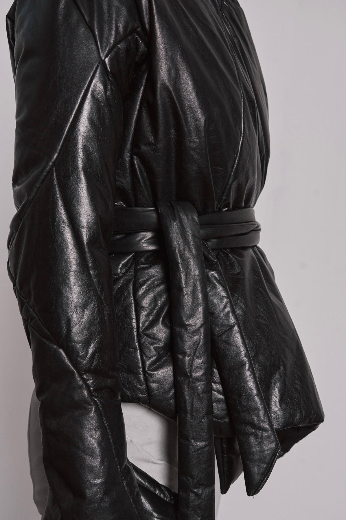 DISTORTION BELTED SHORT CARDIGAN