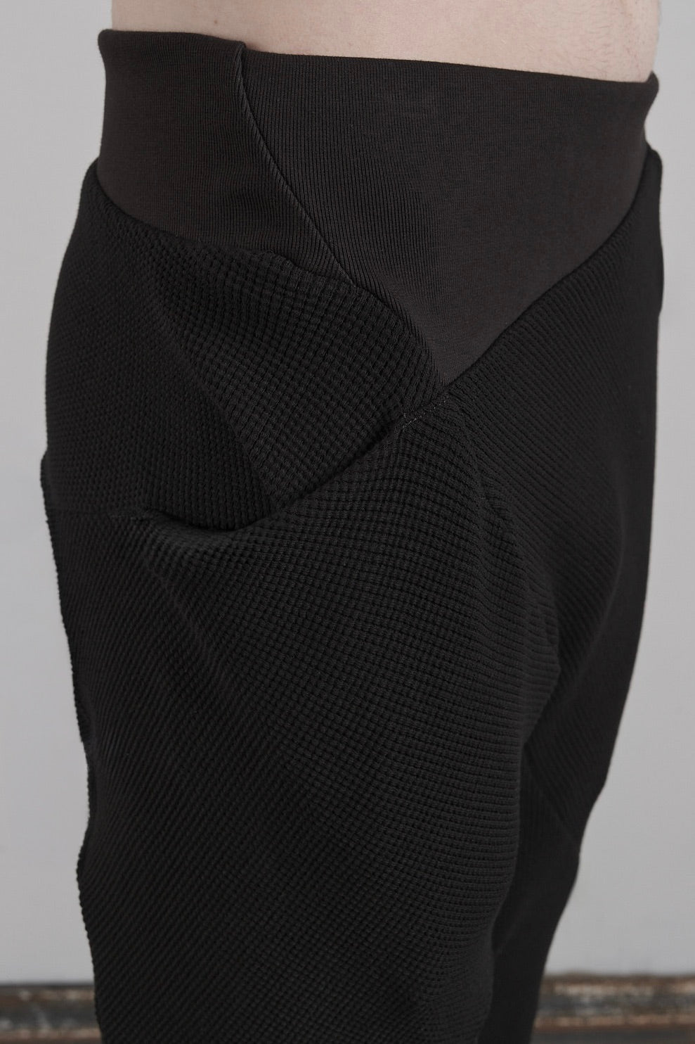 DISTORTION LEGGINGS – Leggings, LEON EMANUEL BLANCK
