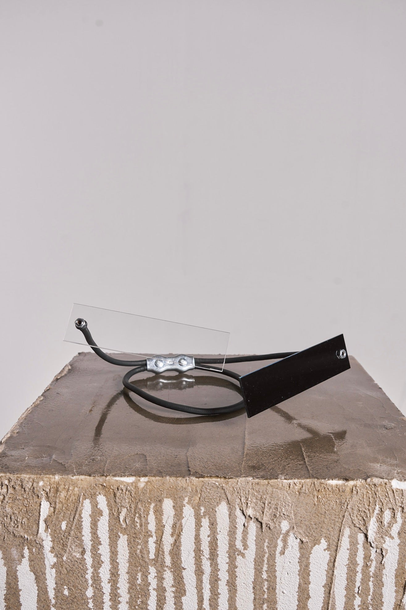 DISTORTION SELF REFELCTION GLASSES