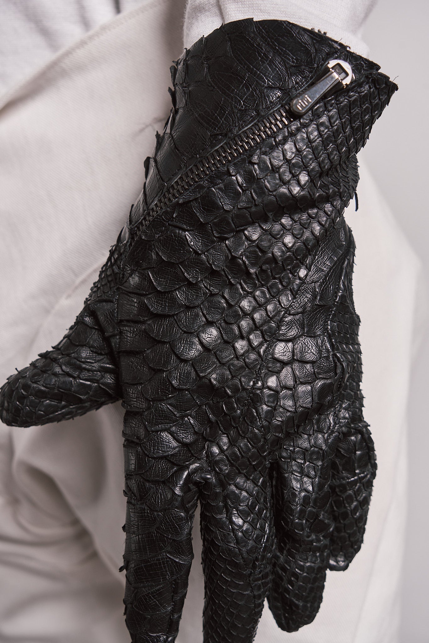 DISTORTION 5 FINGER GLOVES