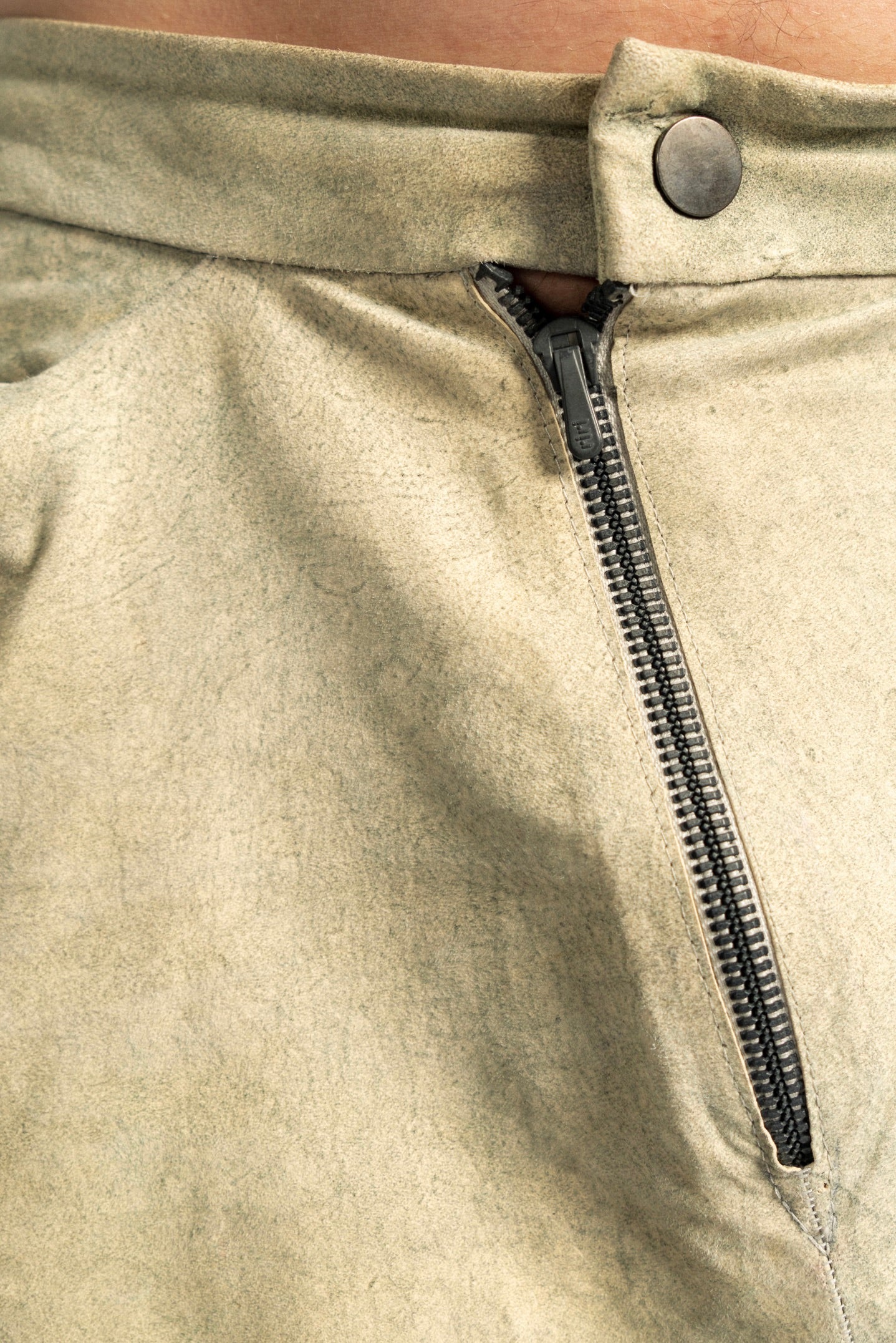 DISTORTION DROP CROTCH SHORT PANTS