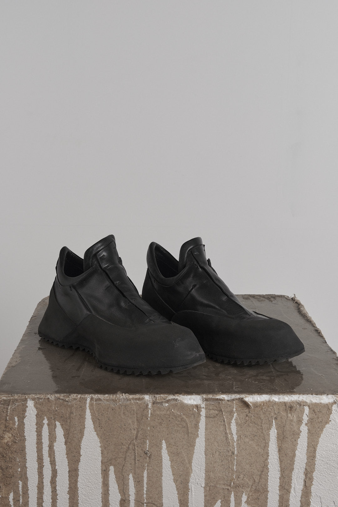 DISTORTION FEATHERWEIGHT LOW TOP SNEAKER – Sneaker, LEON EMANUEL BLANCK