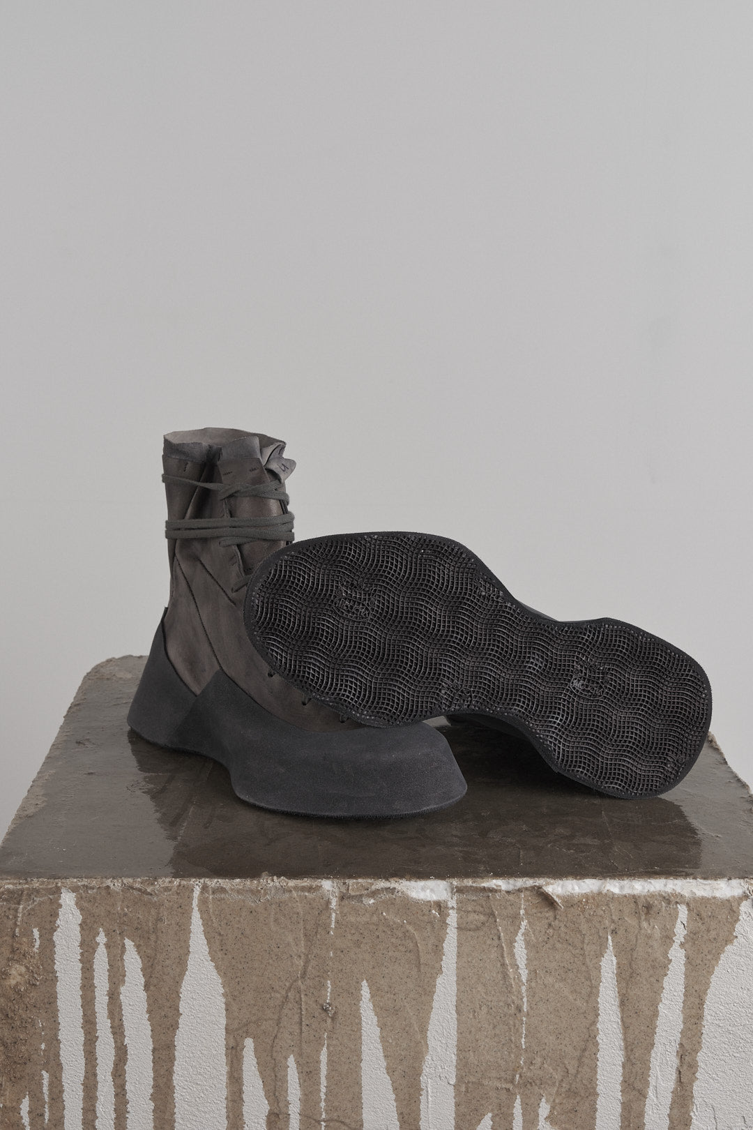 DISTORTION FEATHERWEIGHT HIGH TOP SNEAKER – Sneaker, LEON EMANUEL BLANCK