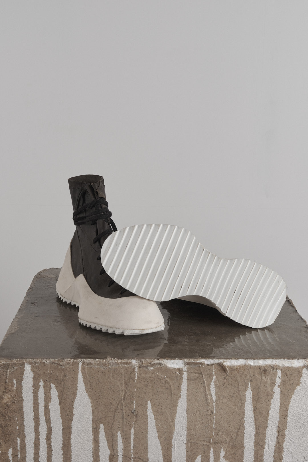 DISTORTION FEATHERWEIGHT HIGH TOP SNEAKER – Sneaker, LEON EMANUEL BLANCK