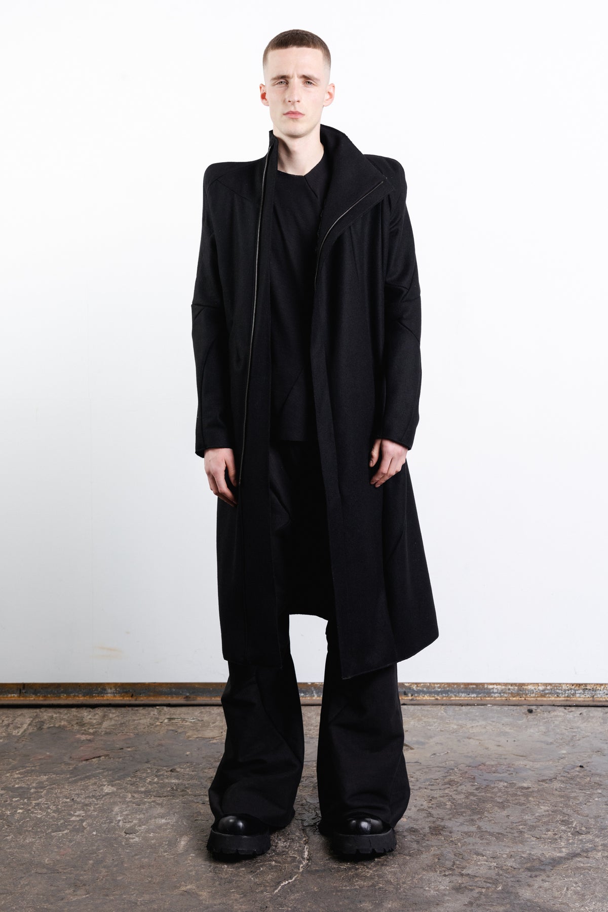 DISTORTION POWER SHOULDER COAT