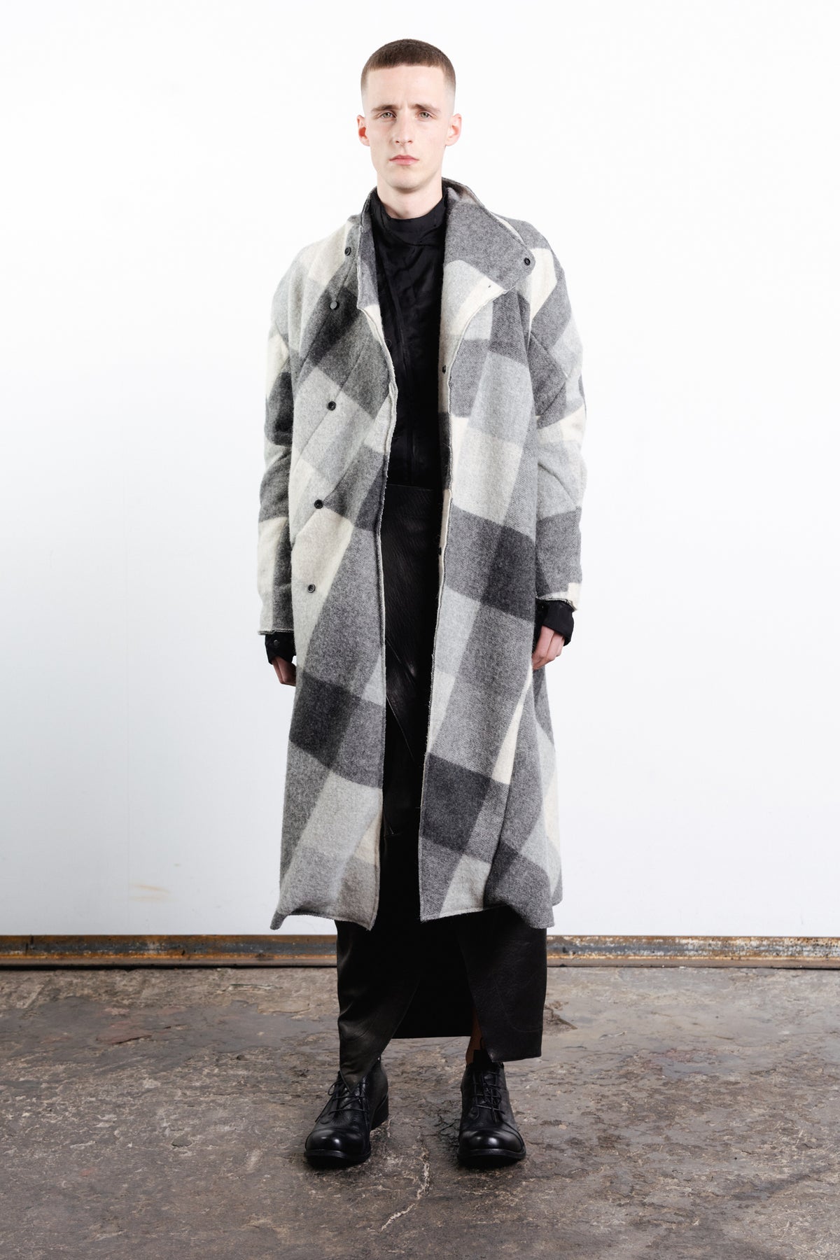 DISTORTION OVERCOAT