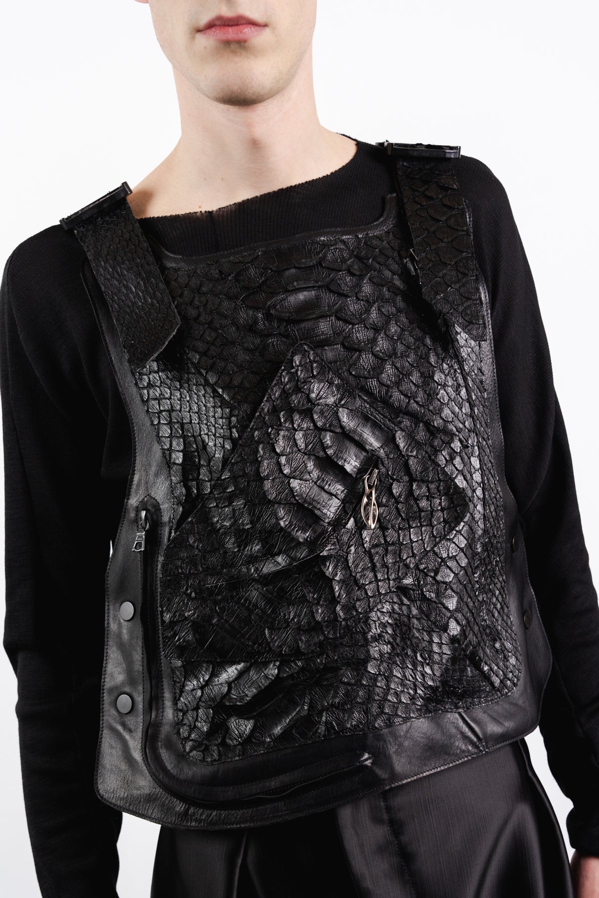 DISTORTION BULLET PROOF VEST