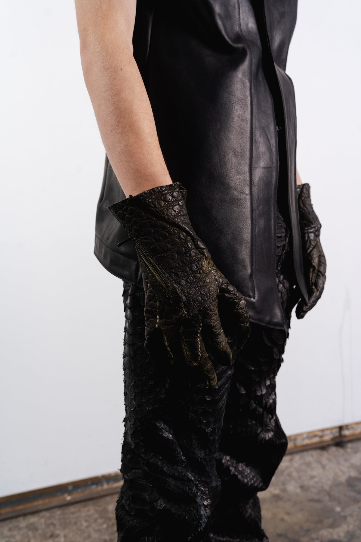 DISTORTION 5 FINGER GLOVES