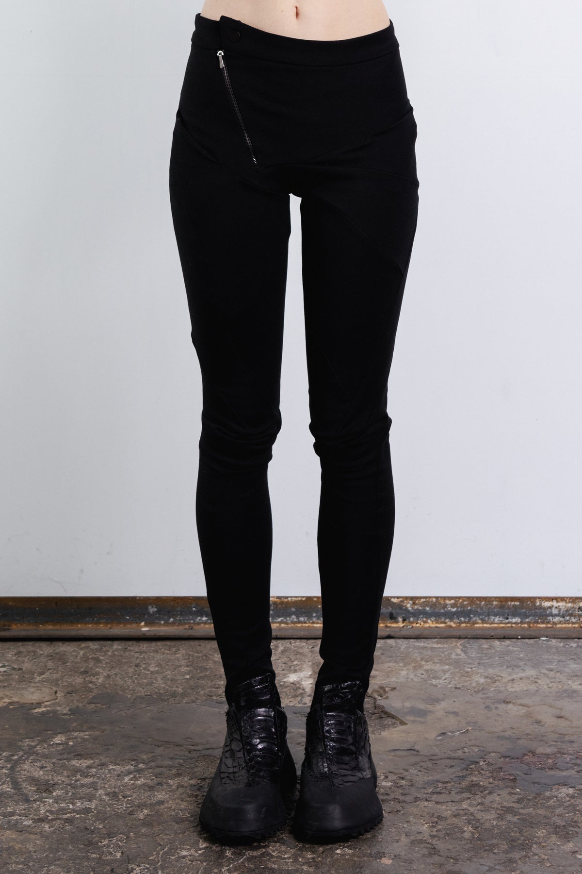 DISTORTION FITTED LONG PANTS