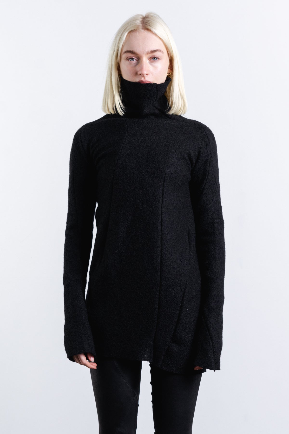 DISTORTION TURTLENECK