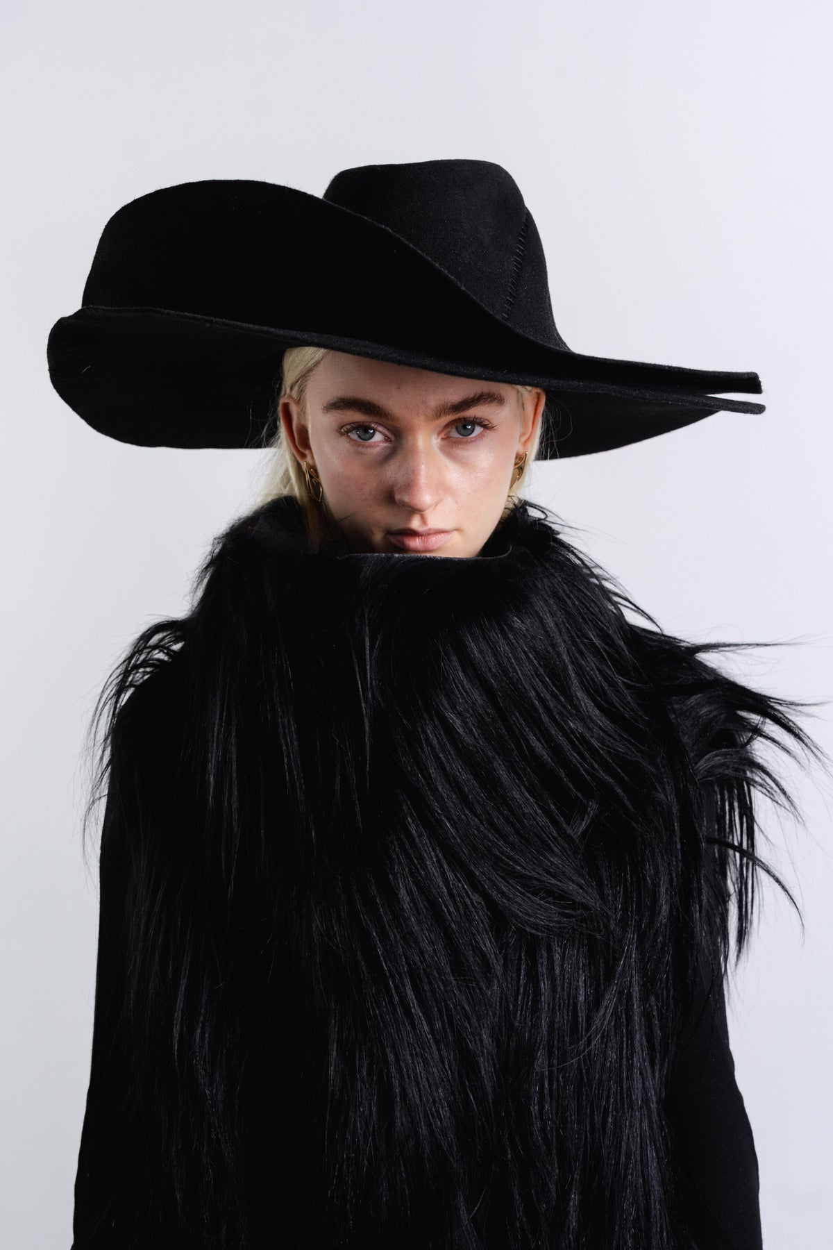 DISTORTION DOUBLE HAT