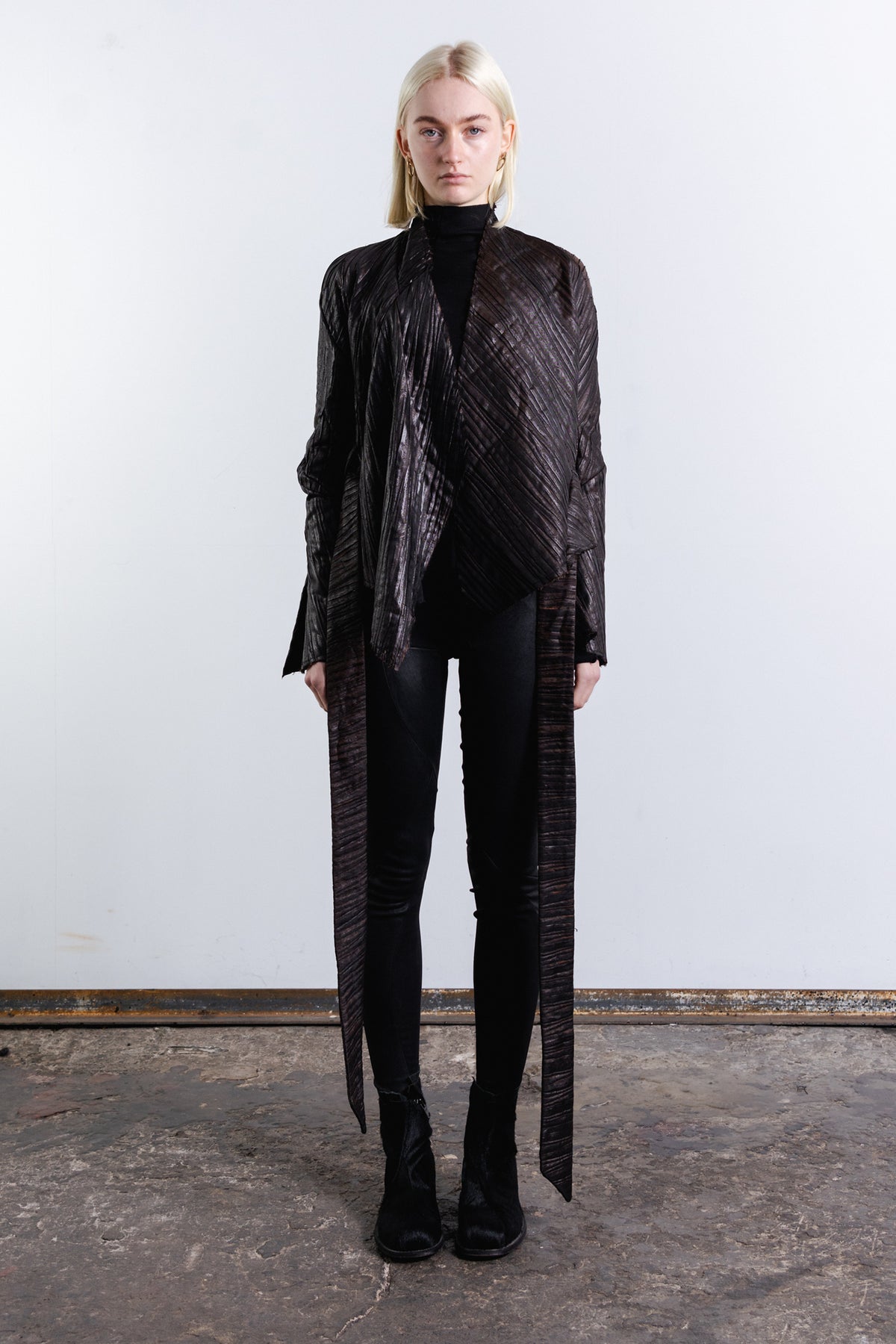 DISTORTION BELTED SHORT CARDIGAN