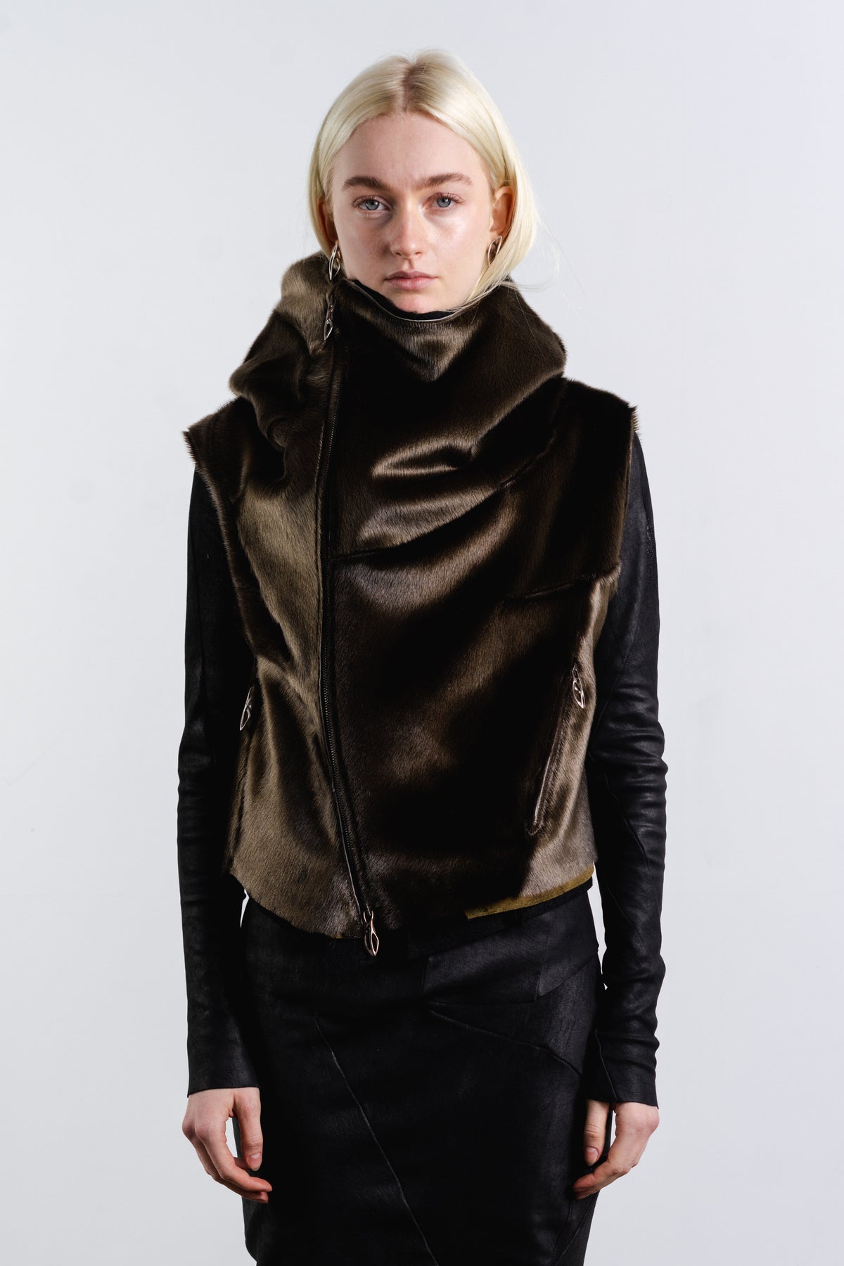 DISTORTION CURVED HOODED VEST