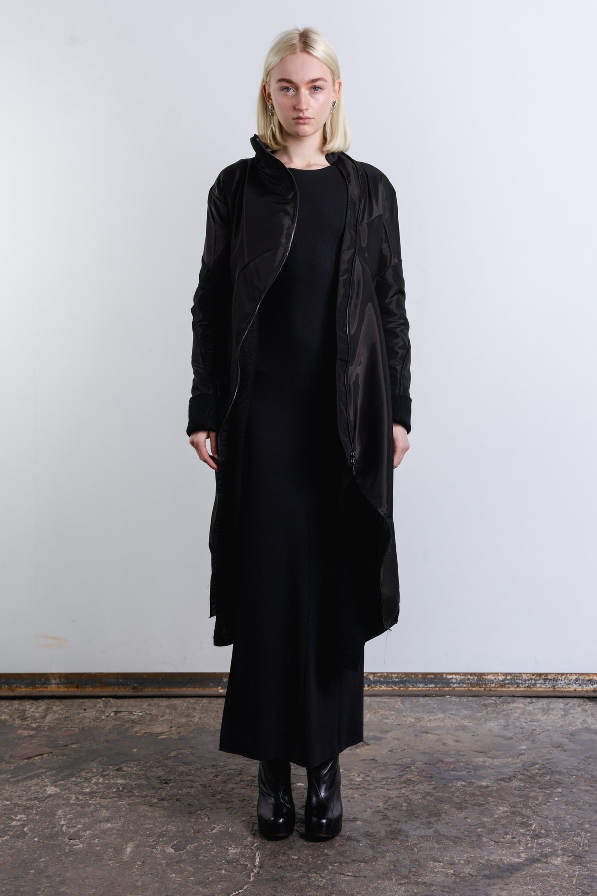 DISTORTION CURVED COAT