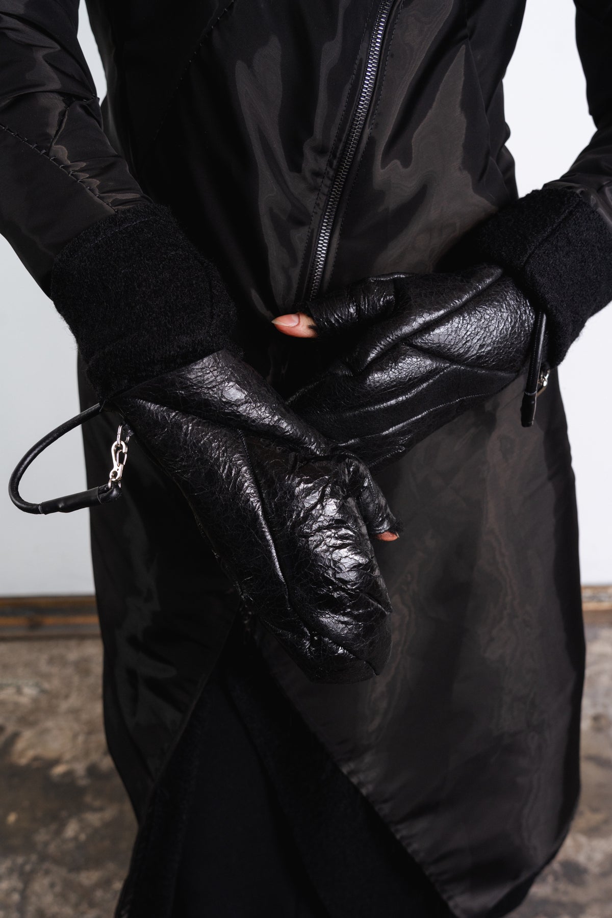 DISTORTION MITTEN GLOVES